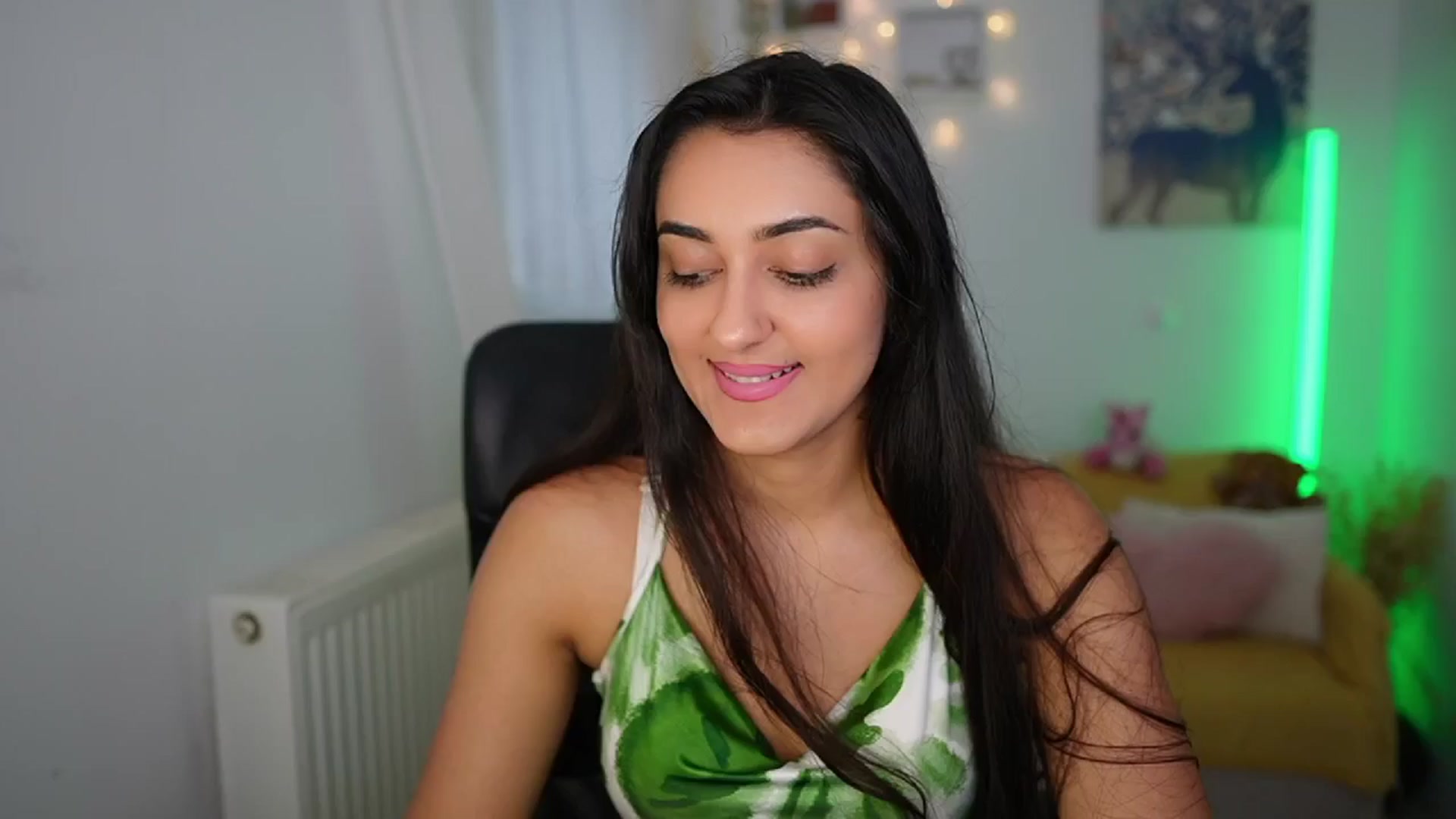 Gallery image thumbnail from Frida_Sante18's myfreecams stream on, 06/25/2024, 14:19 image 16 of 20