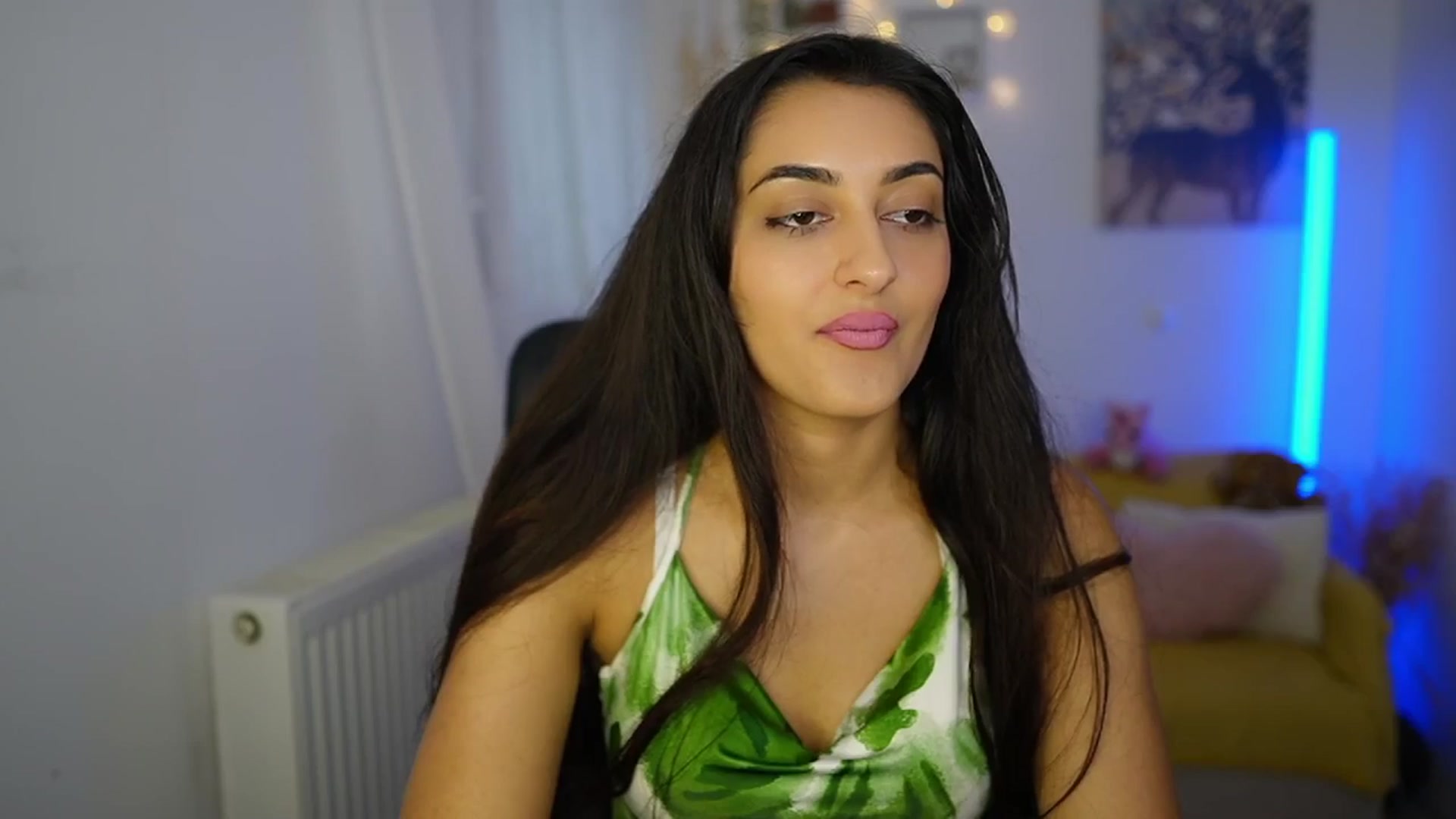 Gallery image thumbnail from Frida_Sante18's myfreecams stream on, 06/25/2024, 14:19 image 19 of 20