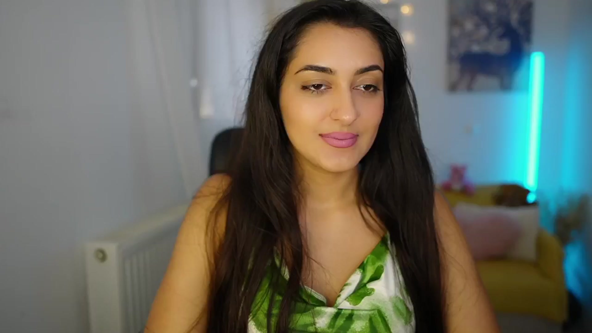 Gallery image thumbnail from Frida_Sante18's myfreecams stream on, 06/25/2024, 14:55 image 4 of 20