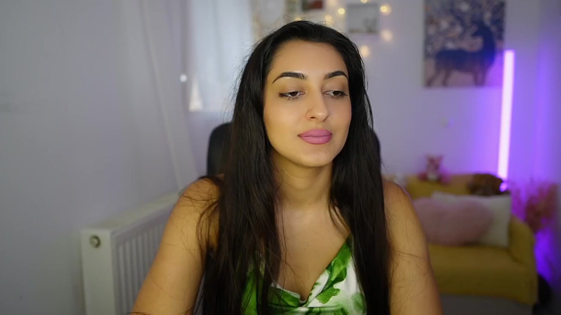 Gallery image thumbnail from Frida_Sante18's myfreecams stream on, 06/25/2024, 14:55 image 6 of 20