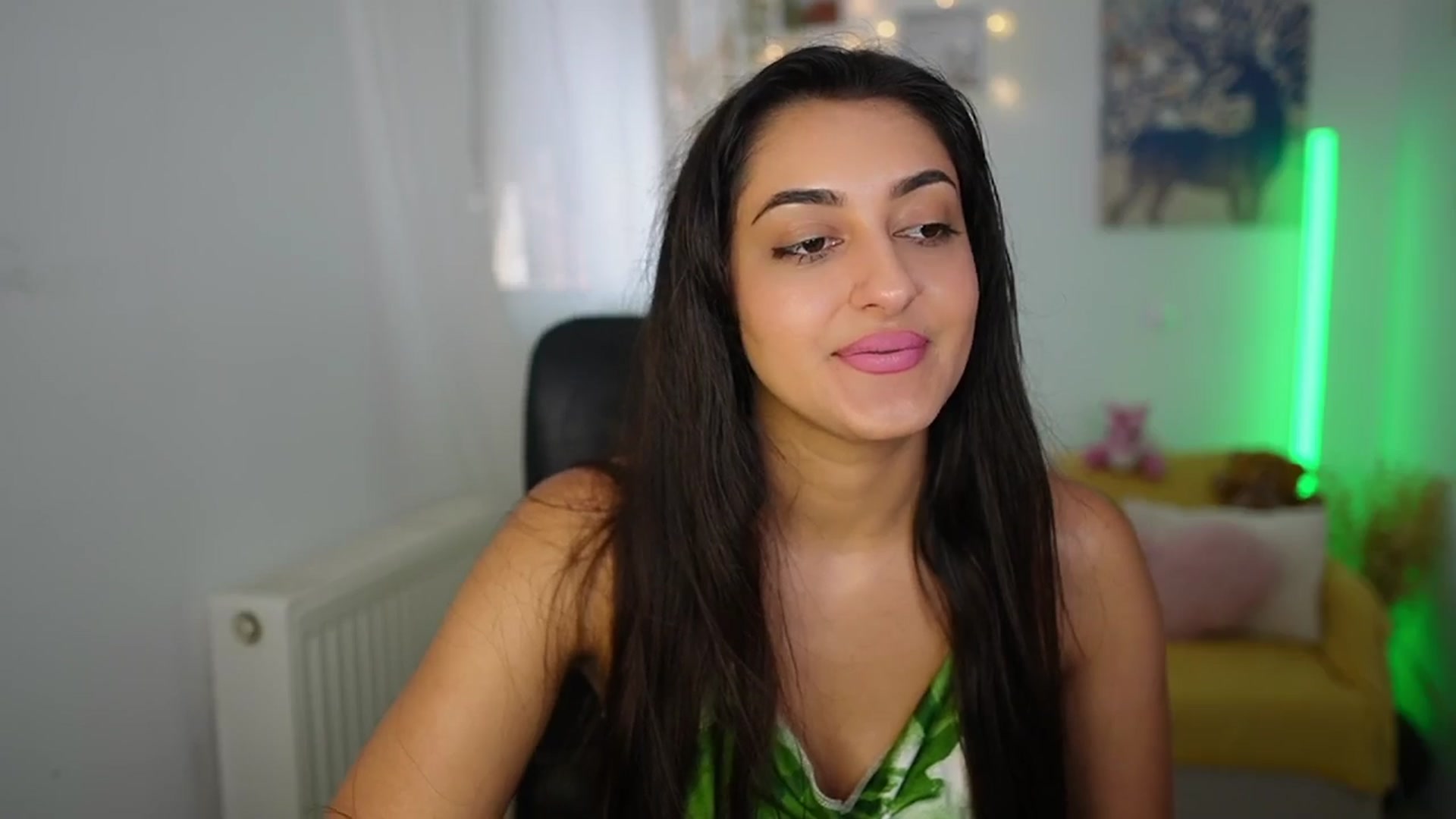 Gallery image thumbnail from Frida_Sante18's myfreecams stream on, 06/25/2024, 14:55 image 11 of 20