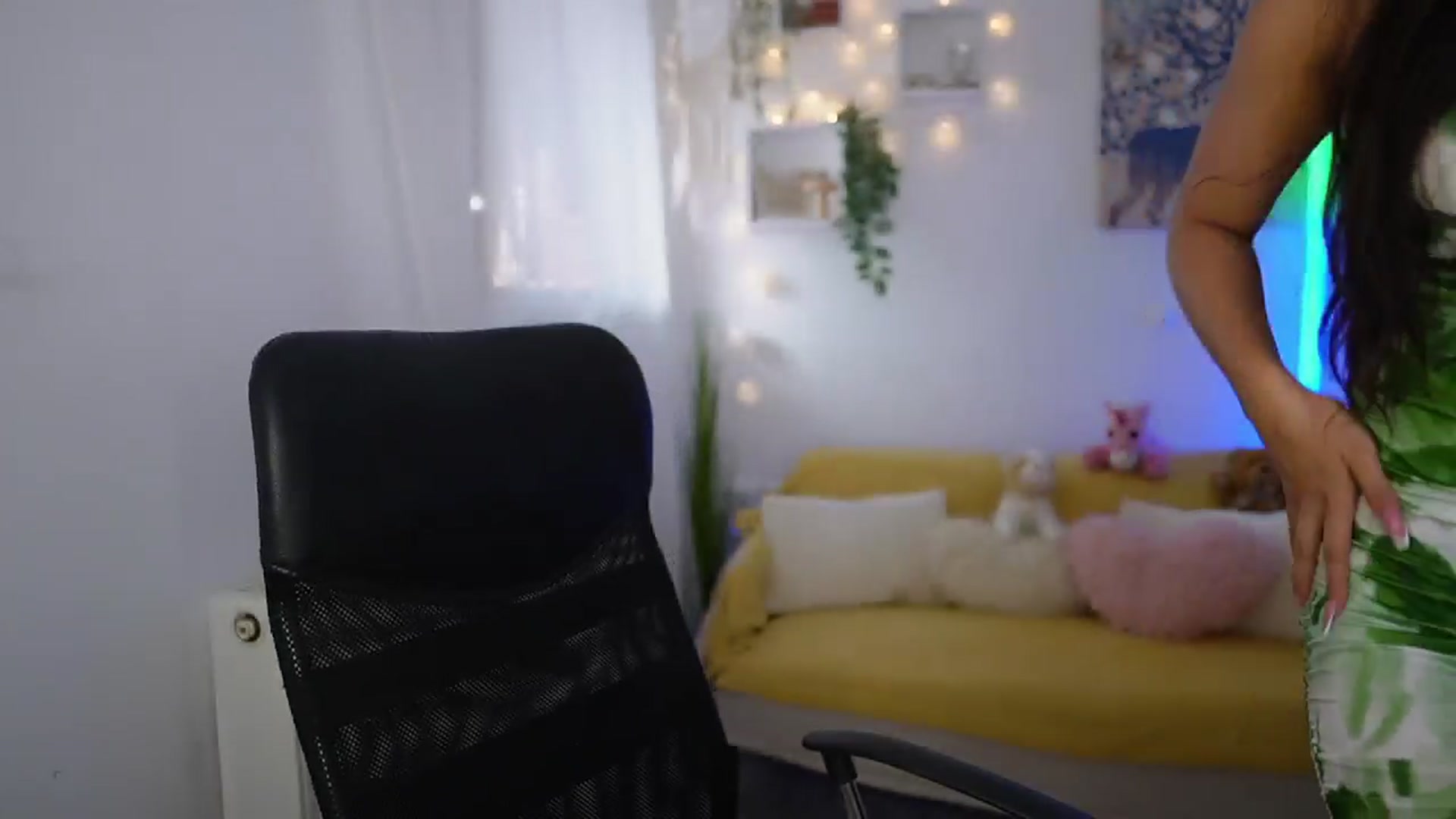 Gallery image thumbnail from Frida_Sante18's myfreecams stream on, 06/25/2024, 14:55 image 13 of 20