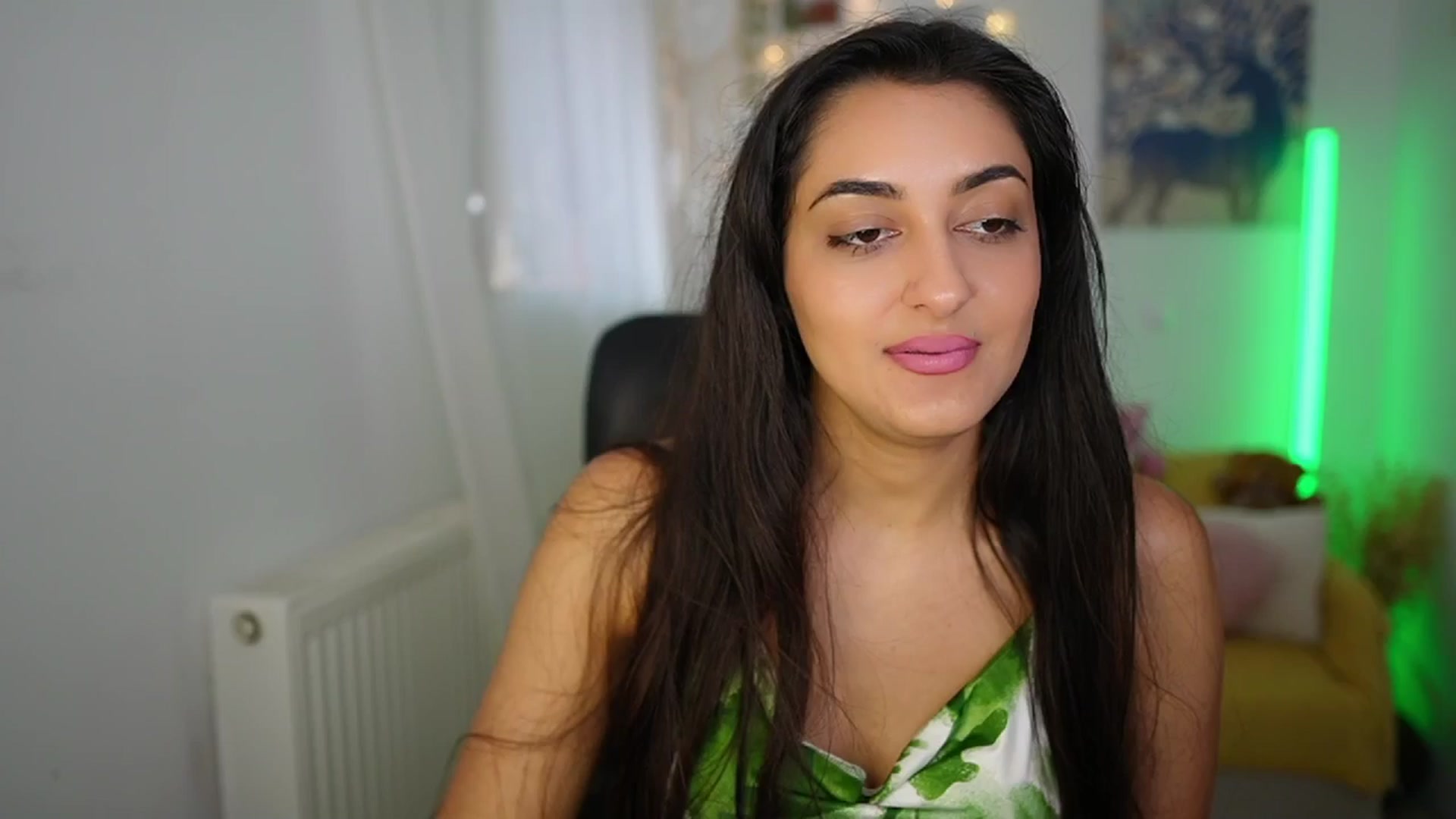 Gallery image thumbnail from Frida_Sante18's myfreecams stream on, 06/25/2024, 14:55 image 5 of 20