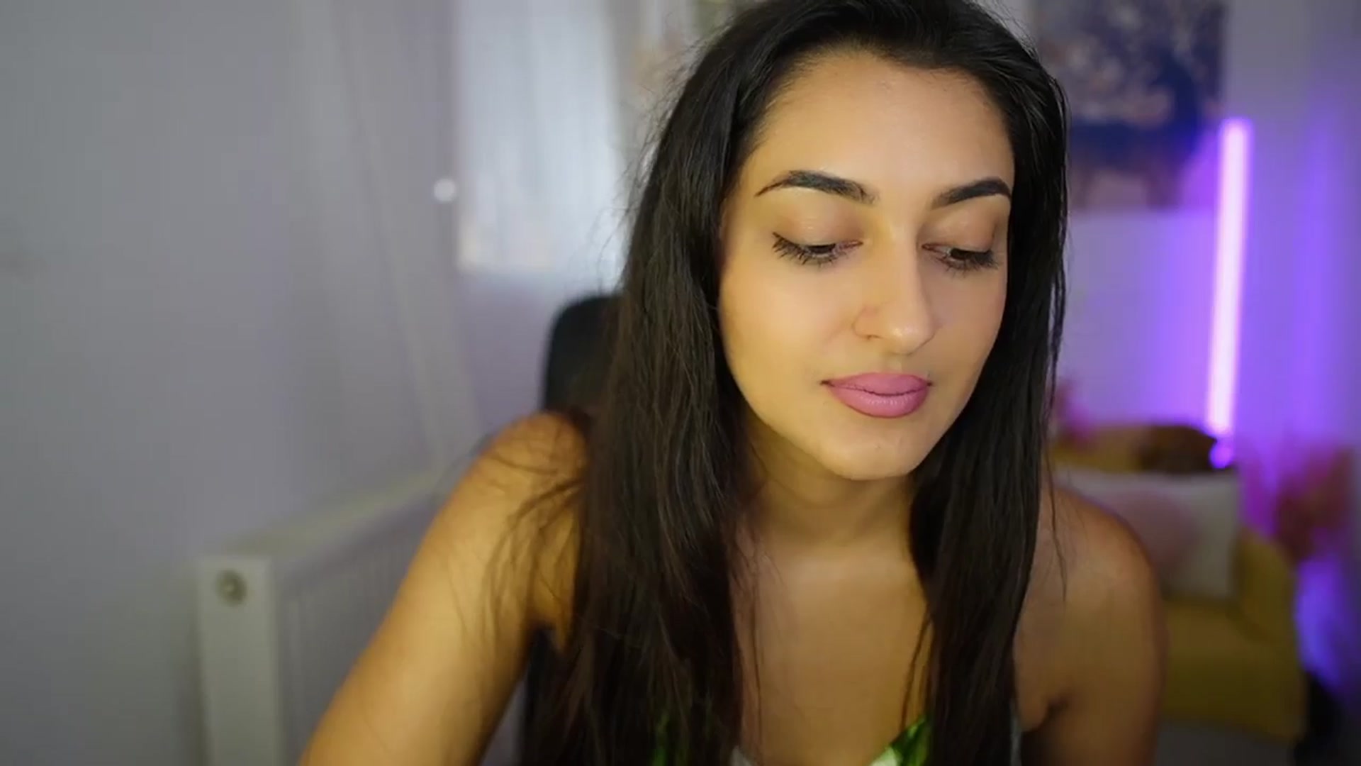 Gallery image thumbnail from Frida_Sante18's myfreecams stream on, 06/25/2024, 14:55 image 8 of 20