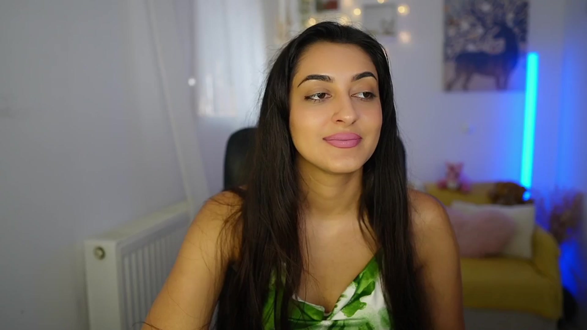 Gallery image thumbnail from Frida_Sante18's myfreecams stream on, 06/25/2024, 14:55 image 7 of 20