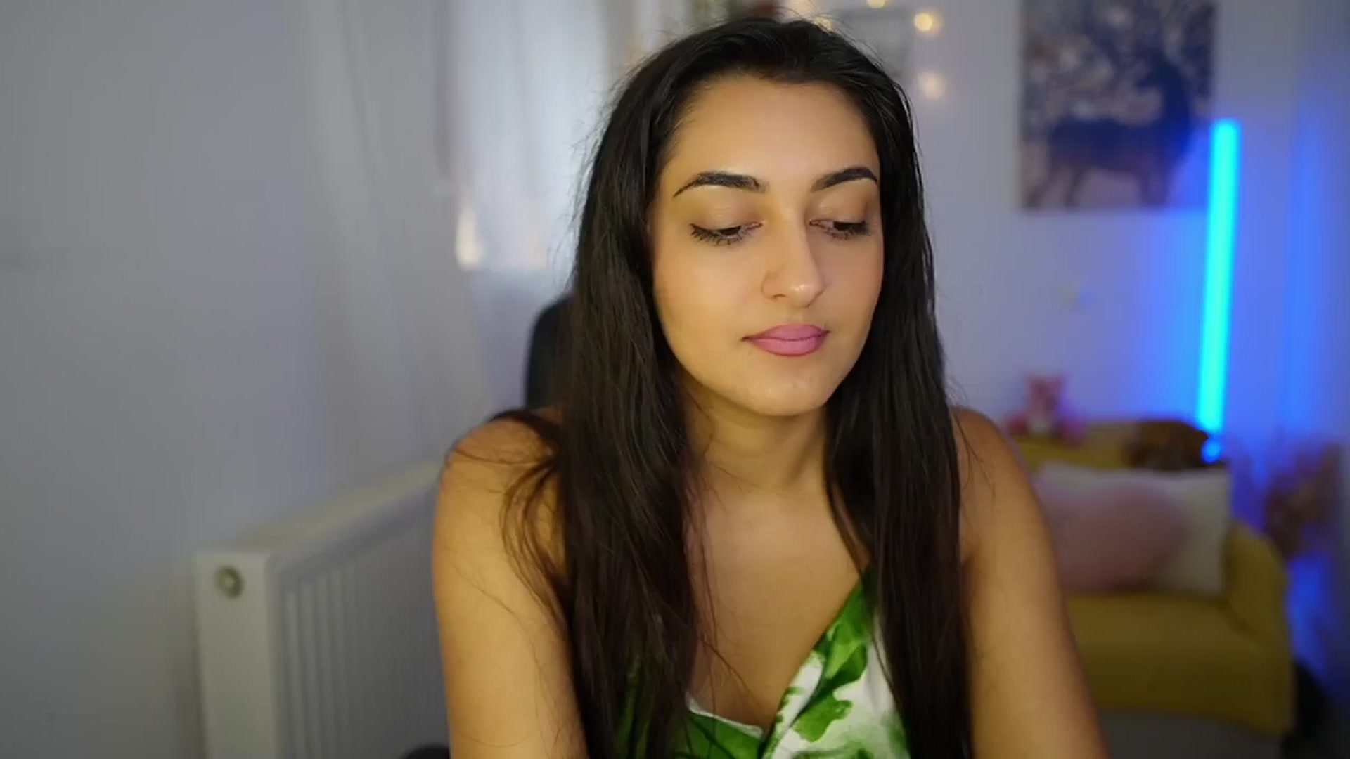 Gallery image thumbnail from Frida_Sante18's myfreecams stream on, 06/25/2024, 14:55 image 9 of 20