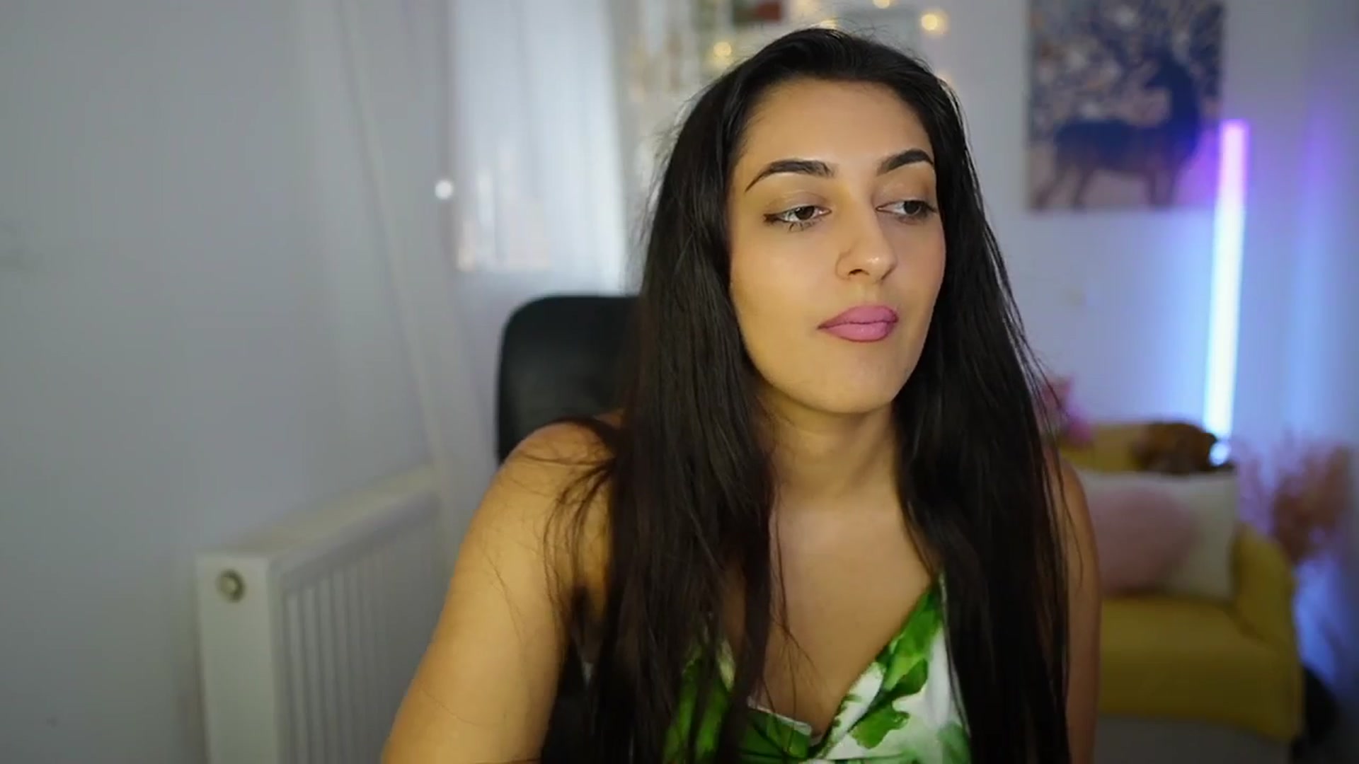 Gallery image thumbnail from Frida_Sante18's myfreecams stream on, 06/25/2024, 14:55 image 10 of 20
