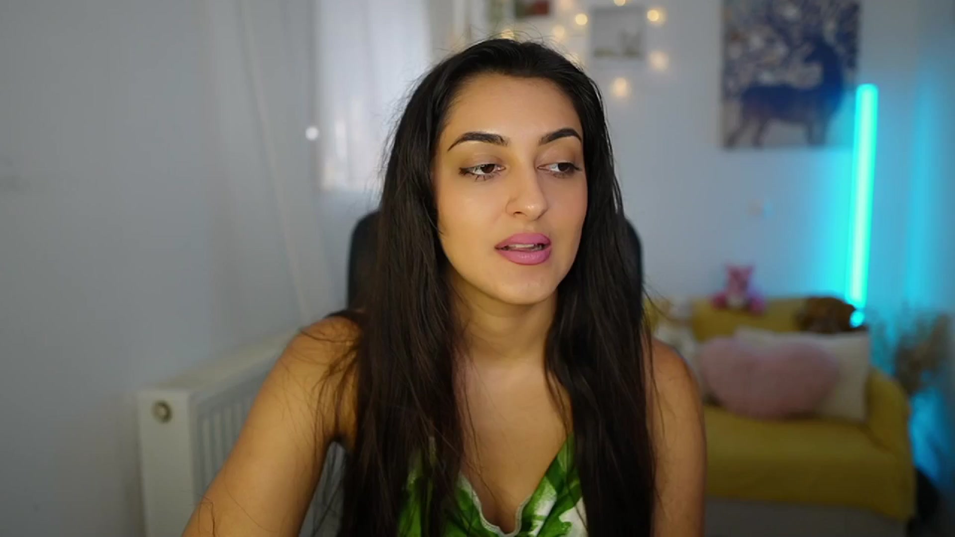 Gallery image thumbnail from Frida_Sante18's myfreecams stream on, 06/25/2024, 14:55 image 12 of 20