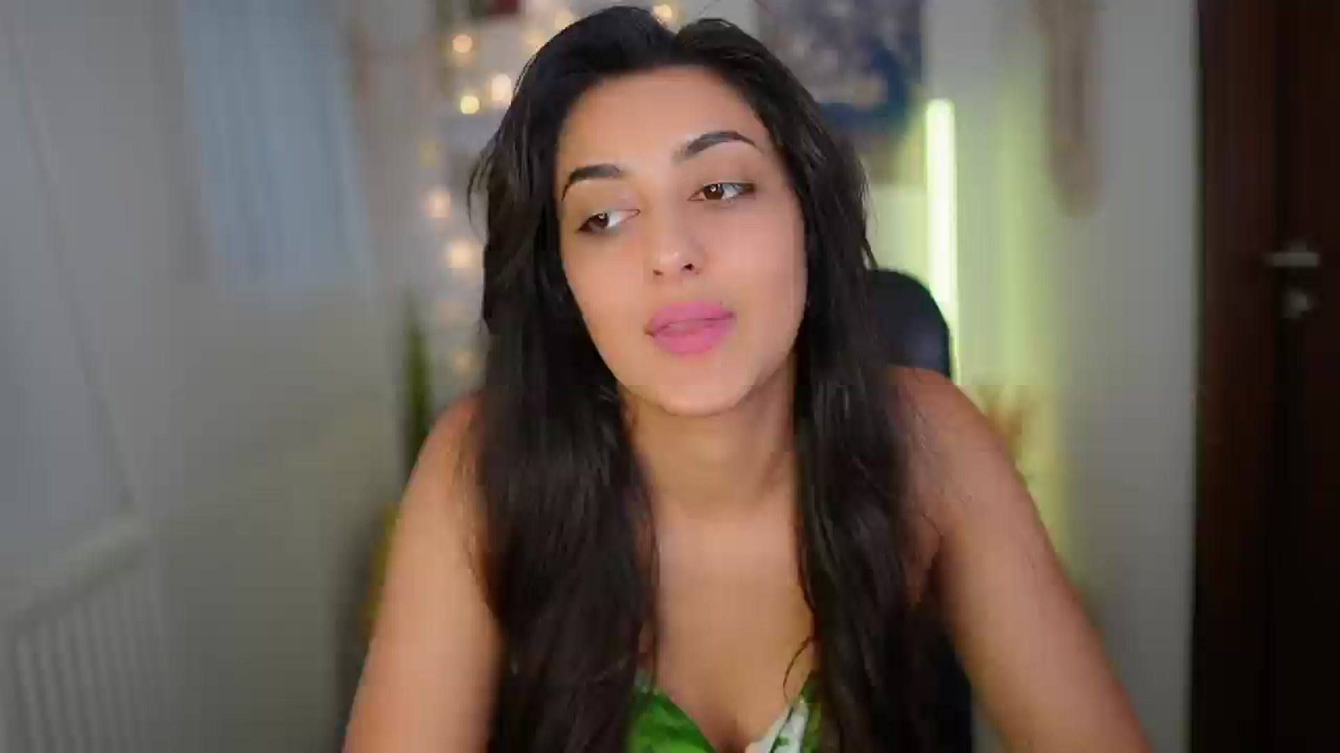 Gallery image thumbnail from Frida_Sante18's myfreecams stream on, 06/25/2024, 18:01 image 1 of 20