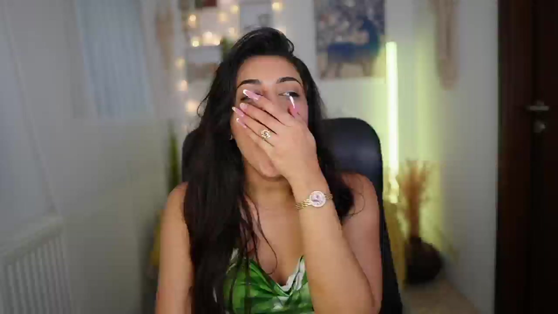 Gallery image thumbnail from Frida_Sante18's myfreecams stream on, 06/25/2024, 18:01 image 11 of 20