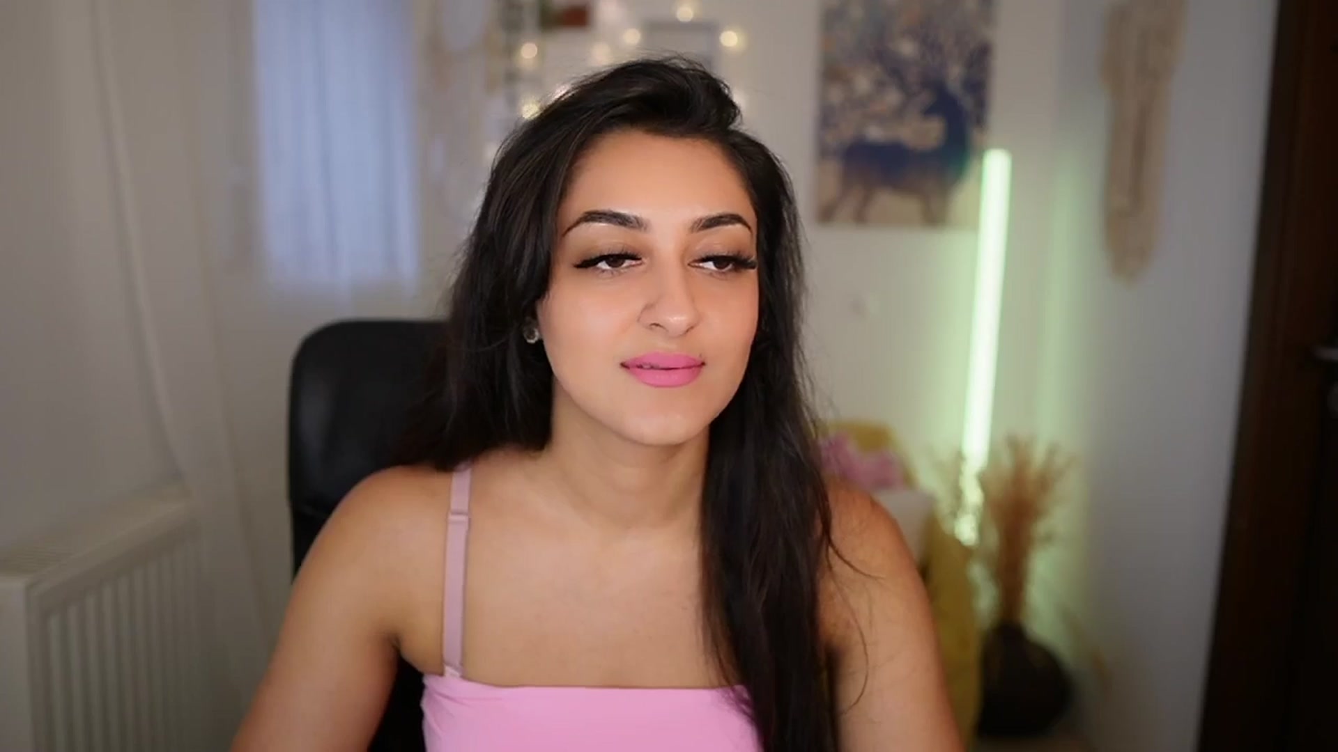 Gallery image thumbnail from Frida_Sante18's myfreecams stream on, 06/26/2024, 14:37 image 8 of 20