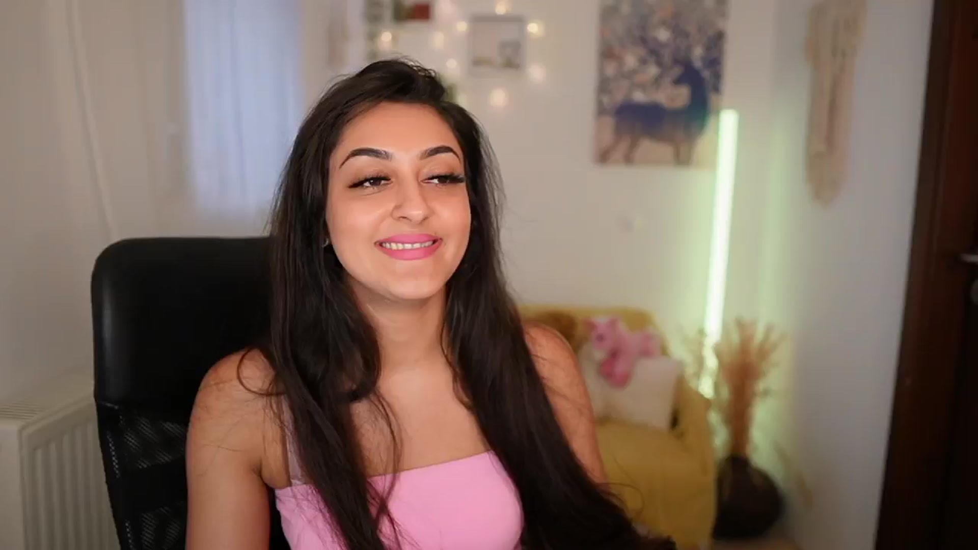 Gallery image thumbnail from Frida_Sante18's myfreecams stream on, 06/26/2024, 14:37 image 15 of 20