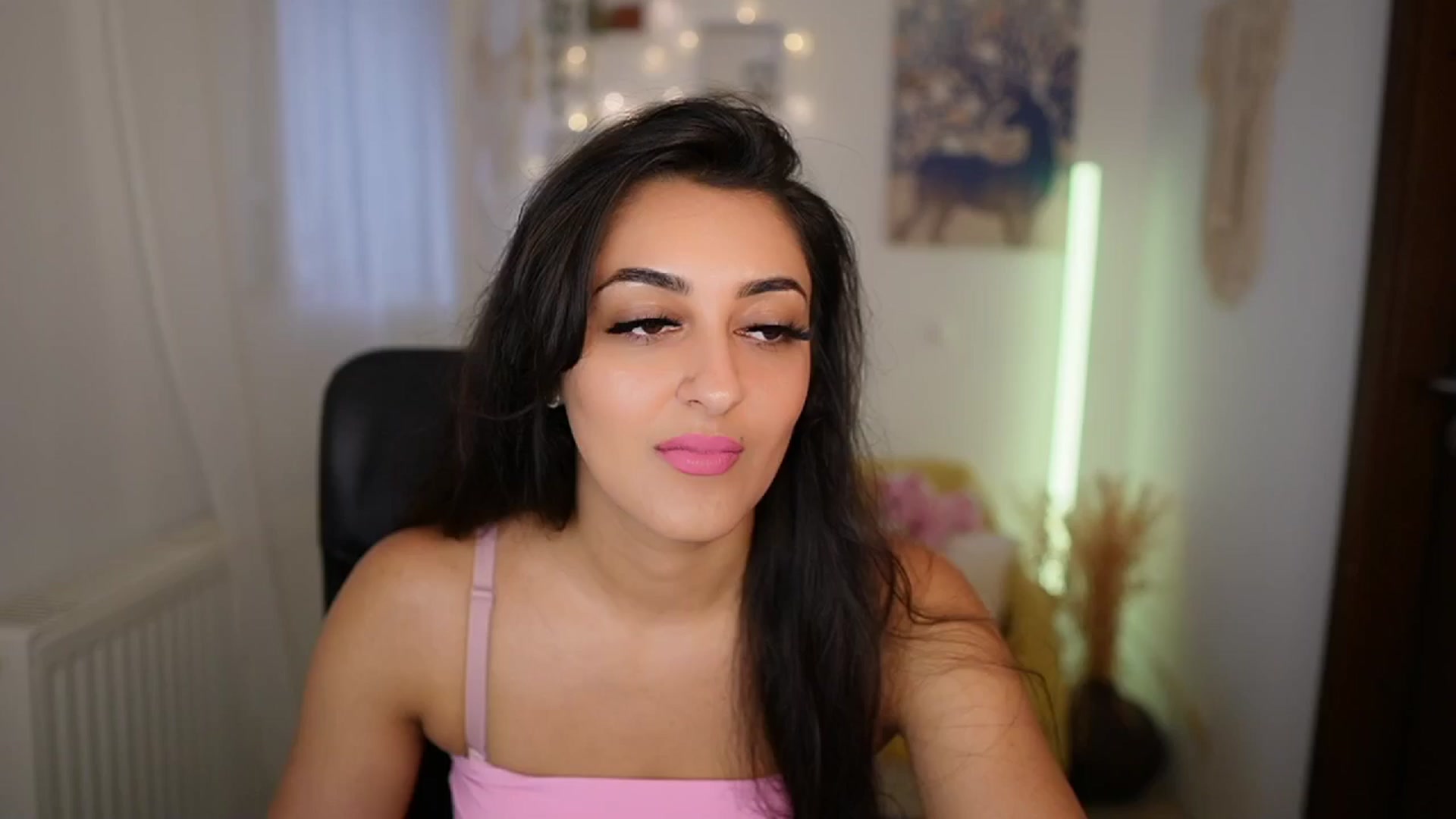Gallery image thumbnail from Frida_Sante18's myfreecams stream on, 06/26/2024, 14:37 image 11 of 20