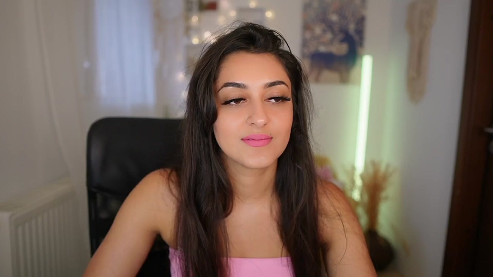 Gallery image thumbnail from Frida_Sante18's myfreecams stream on, 06/26/2024, 14:37 image 19 of 20