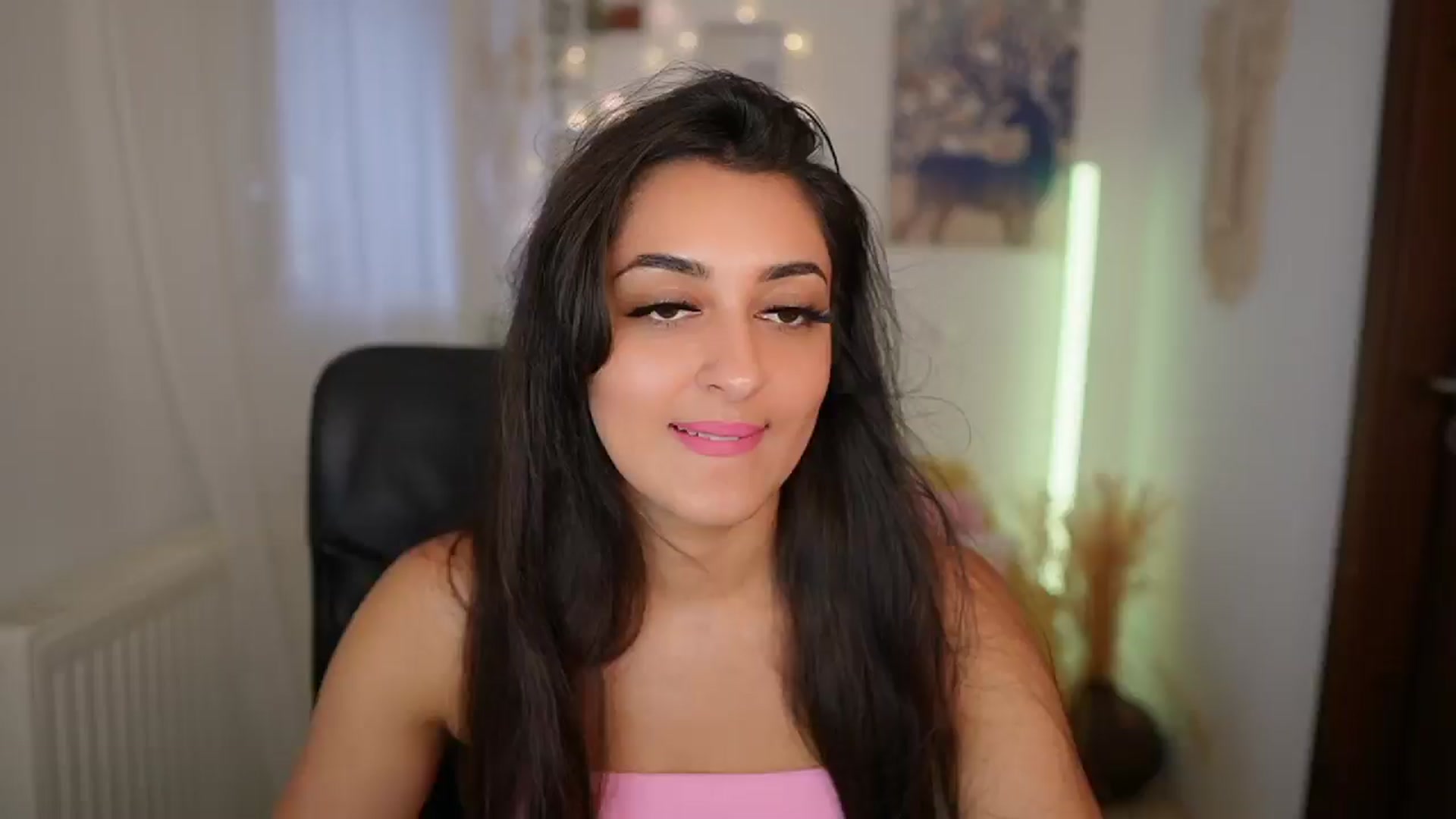 Gallery image thumbnail from Frida_Sante18's myfreecams stream on, 06/26/2024, 14:37 image 20 of 20