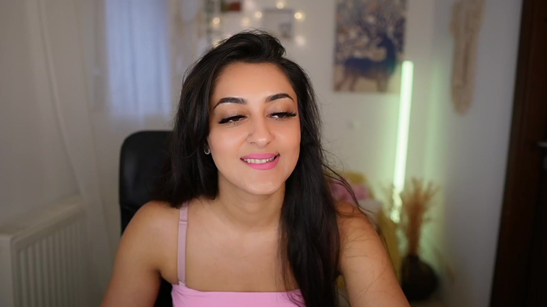Gallery image thumbnail from Frida_Sante18's myfreecams stream on, 06/26/2024, 14:37 image 12 of 20