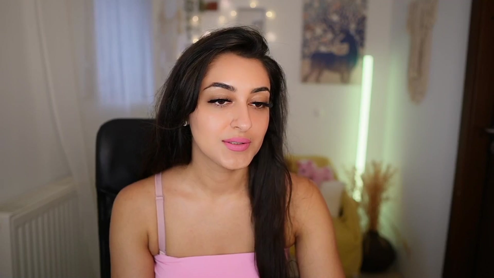 Gallery image thumbnail from Frida_Sante18's myfreecams stream on, 06/26/2024, 14:37 image 5 of 20