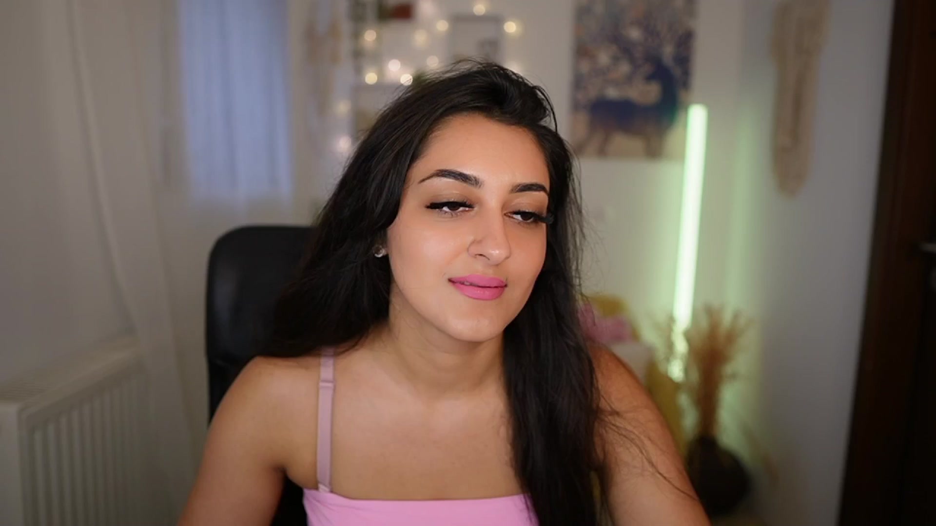 Gallery image thumbnail from Frida_Sante18's myfreecams stream on, 06/26/2024, 15:01 image 2 of 20