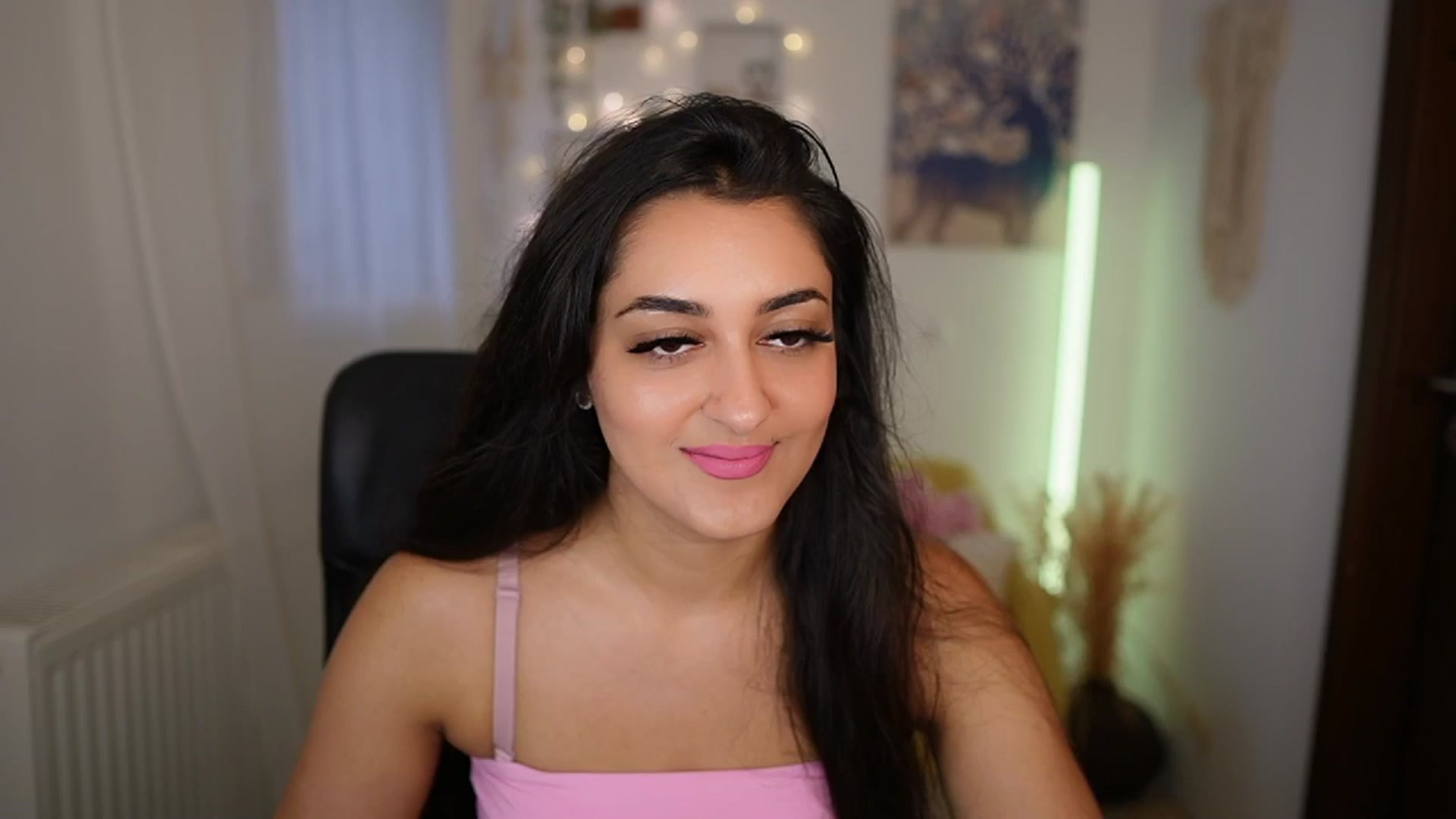 Gallery image thumbnail from Frida_Sante18's myfreecams stream on, 06/26/2024, 15:01 image 1 of 20