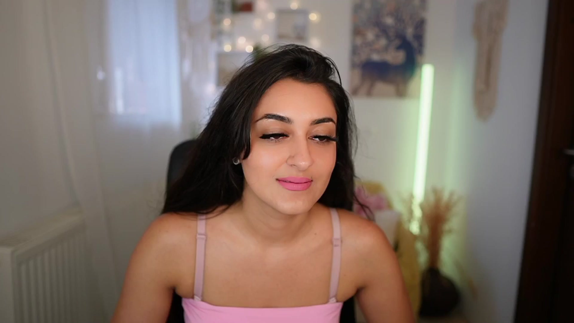Gallery image thumbnail from Frida_Sante18's myfreecams stream on, 06/26/2024, 15:01 image 13 of 20