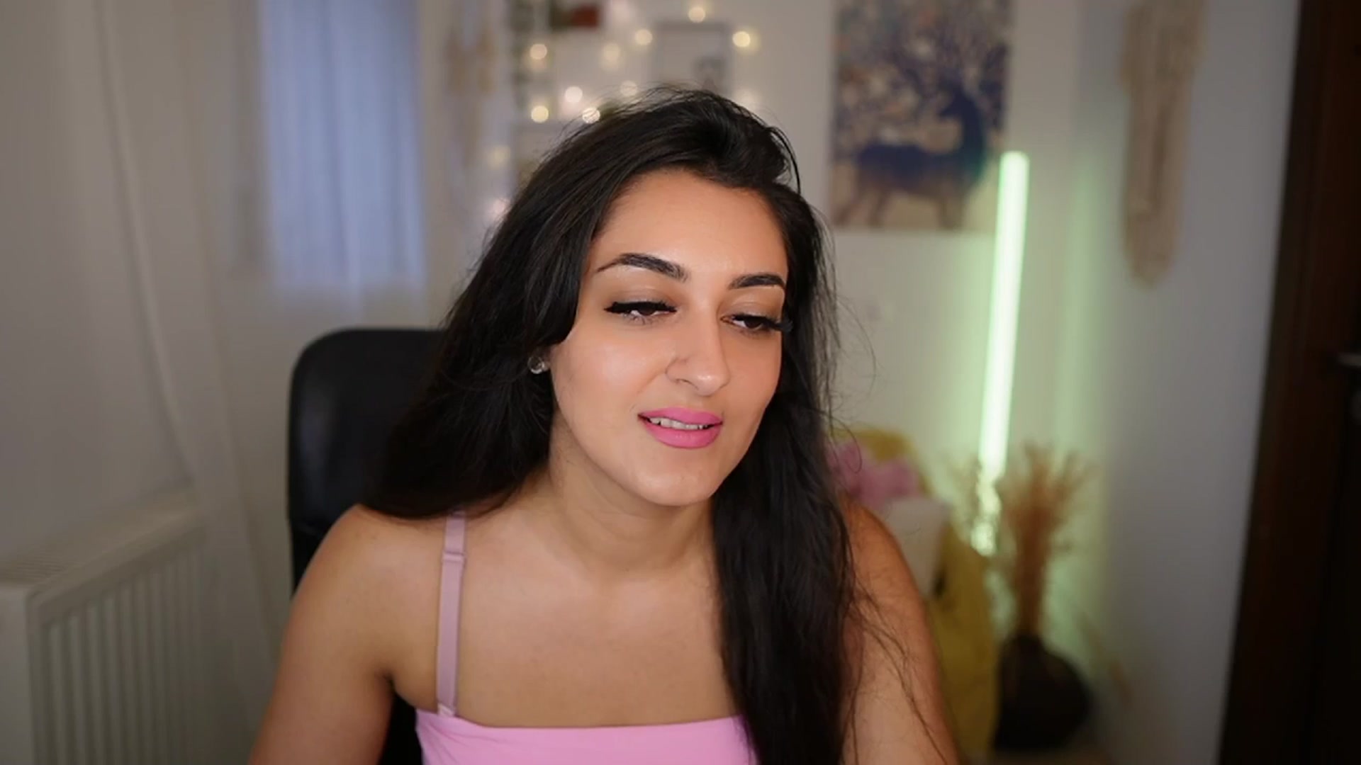 Gallery image thumbnail from Frida_Sante18's myfreecams stream on, 06/26/2024, 15:01 image 6 of 20