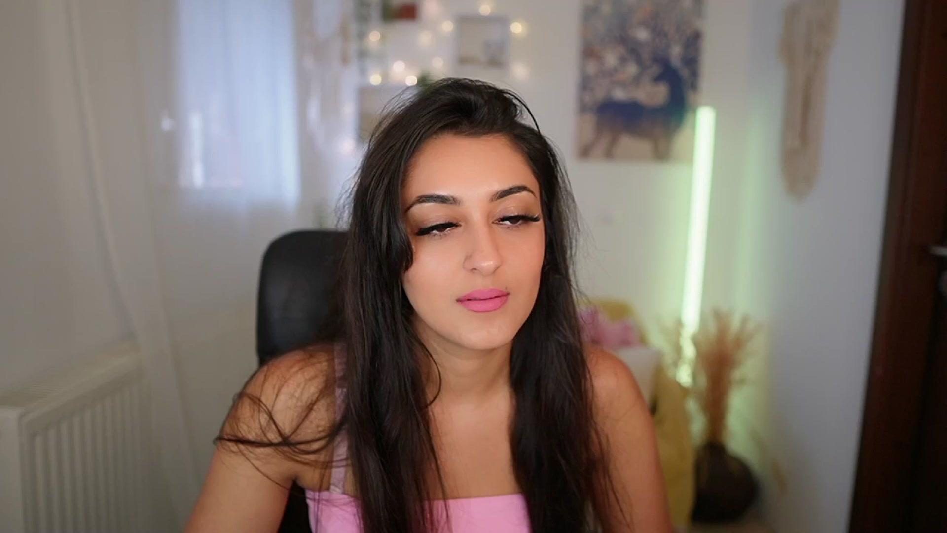 Gallery image thumbnail from Frida_Sante18's myfreecams stream on, 06/26/2024, 15:01 image 12 of 20