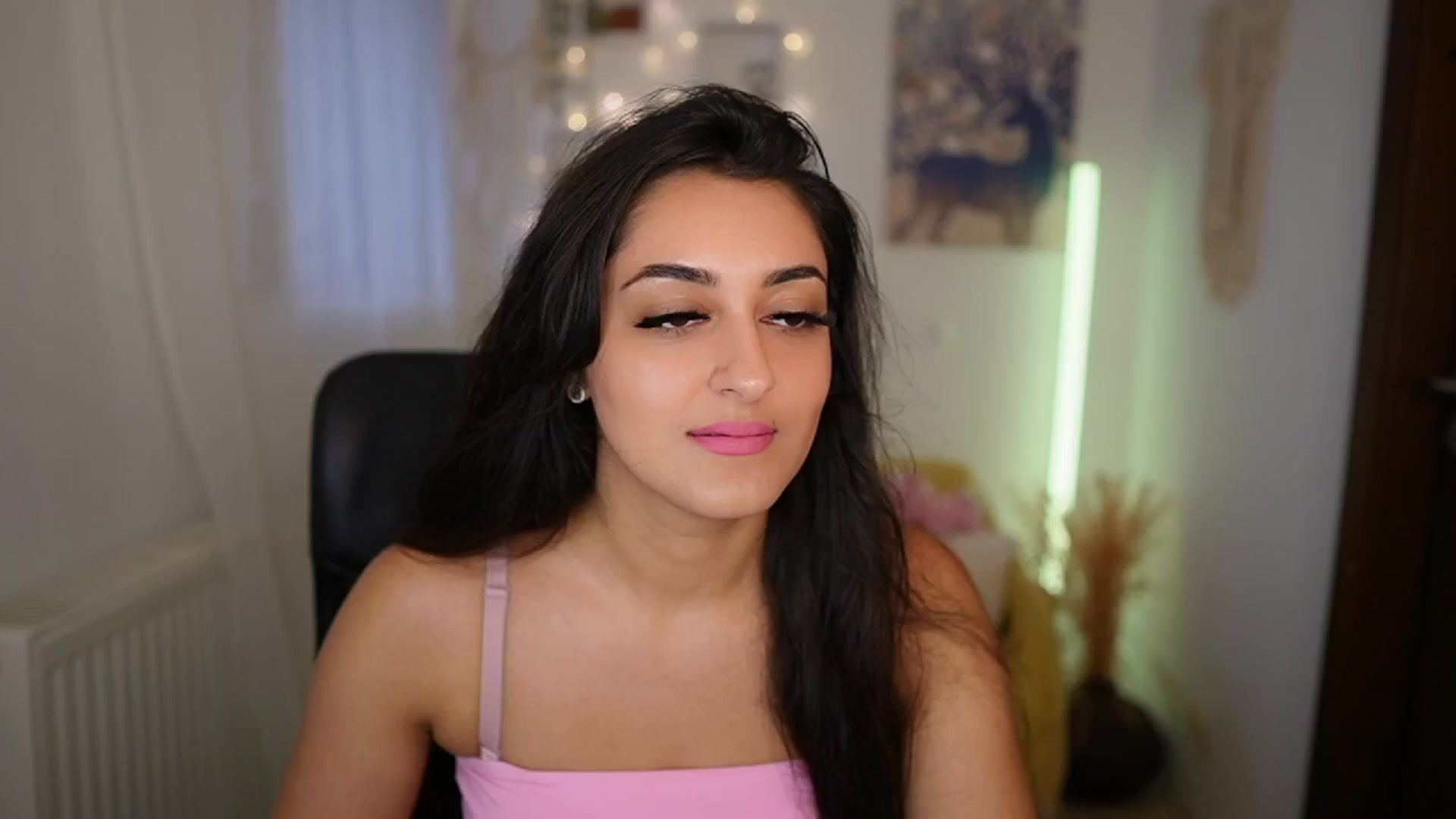 Gallery image thumbnail from Frida_Sante18's myfreecams stream on, 06/26/2024, 15:01 image 4 of 20