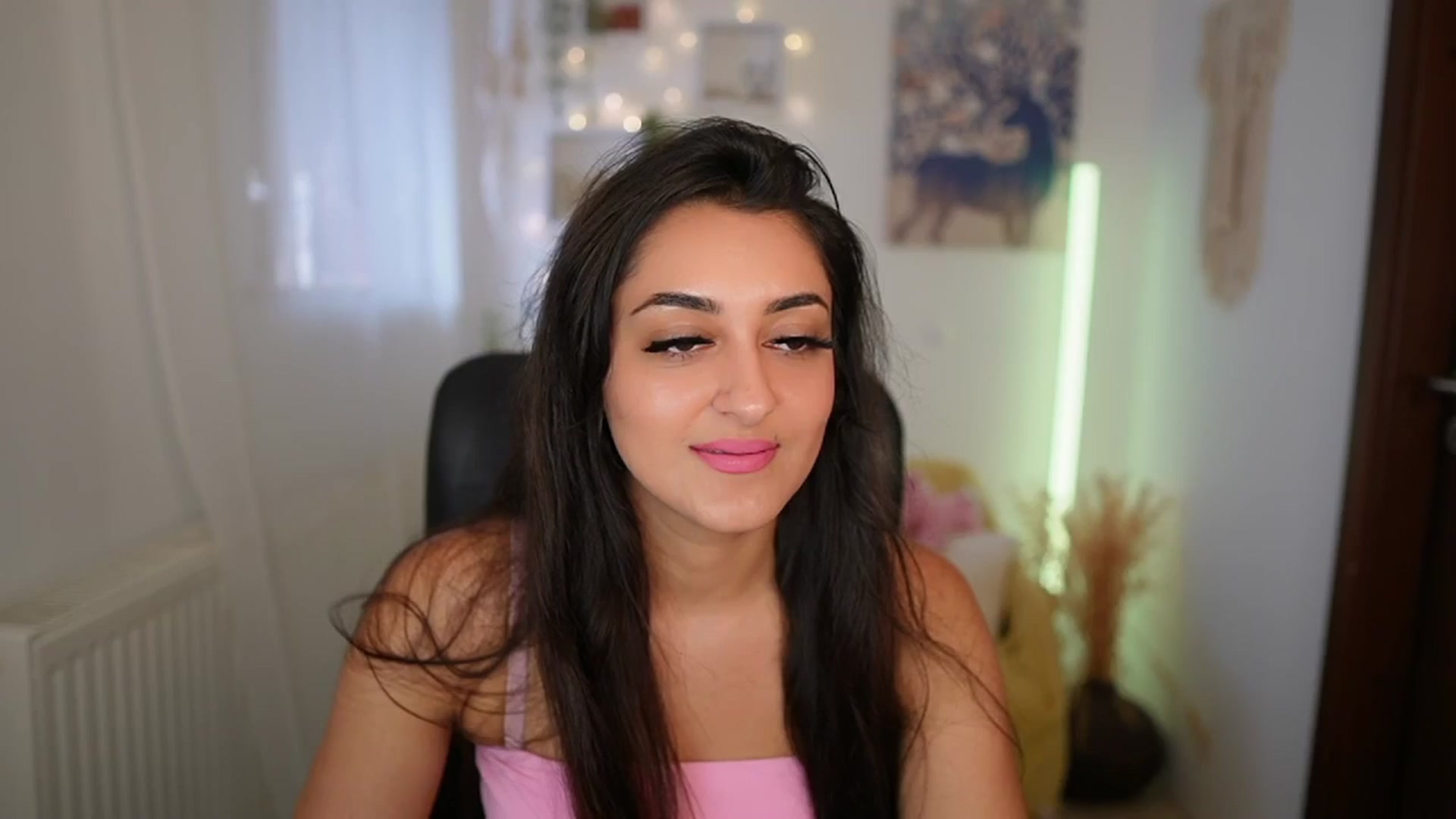 Gallery image thumbnail from Frida_Sante18's myfreecams stream on, 06/26/2024, 15:01 image 9 of 20