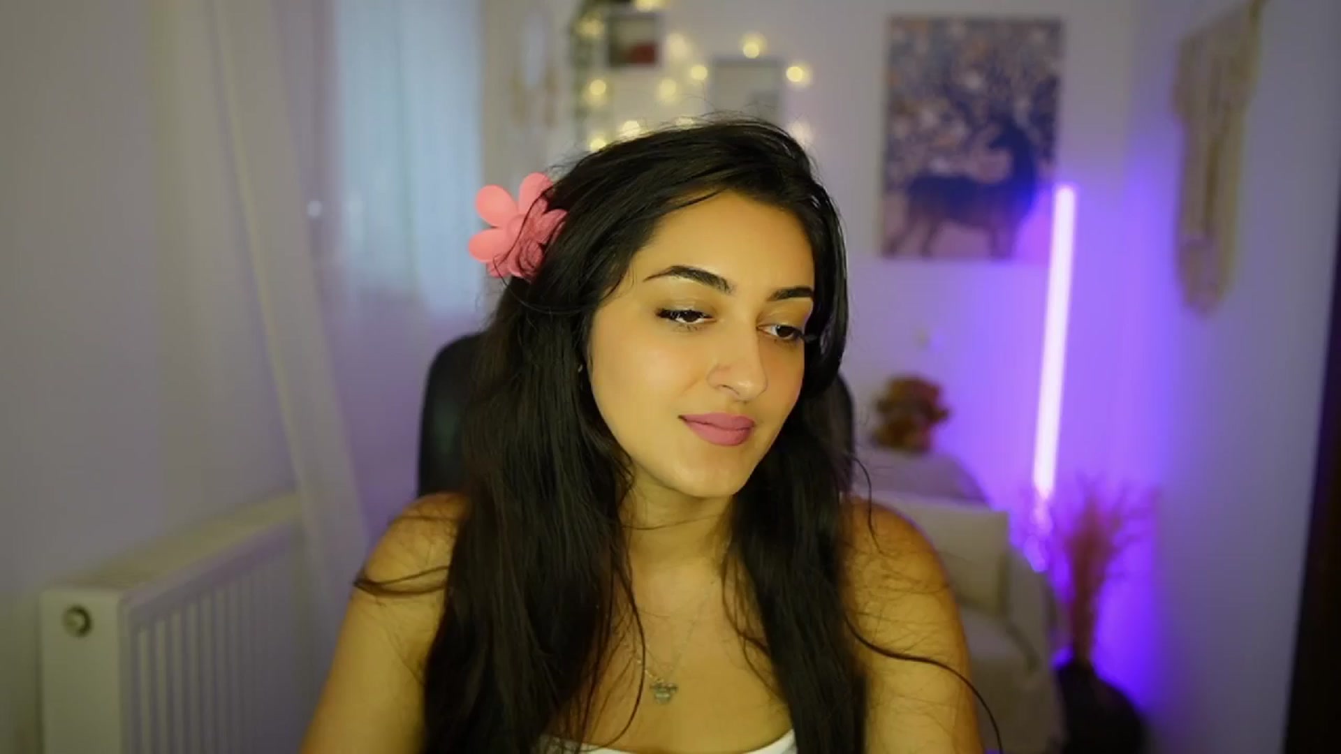 Gallery image thumbnail from Frida_Sante18's myfreecams stream on, 06/28/2024, 15:05 image 14 of 20