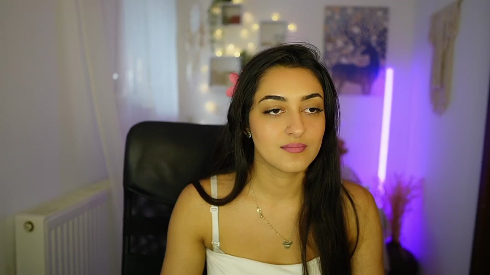 Gallery image thumbnail from Frida_Sante18's myfreecams stream on, 06/28/2024, 15:05 image 20 of 20