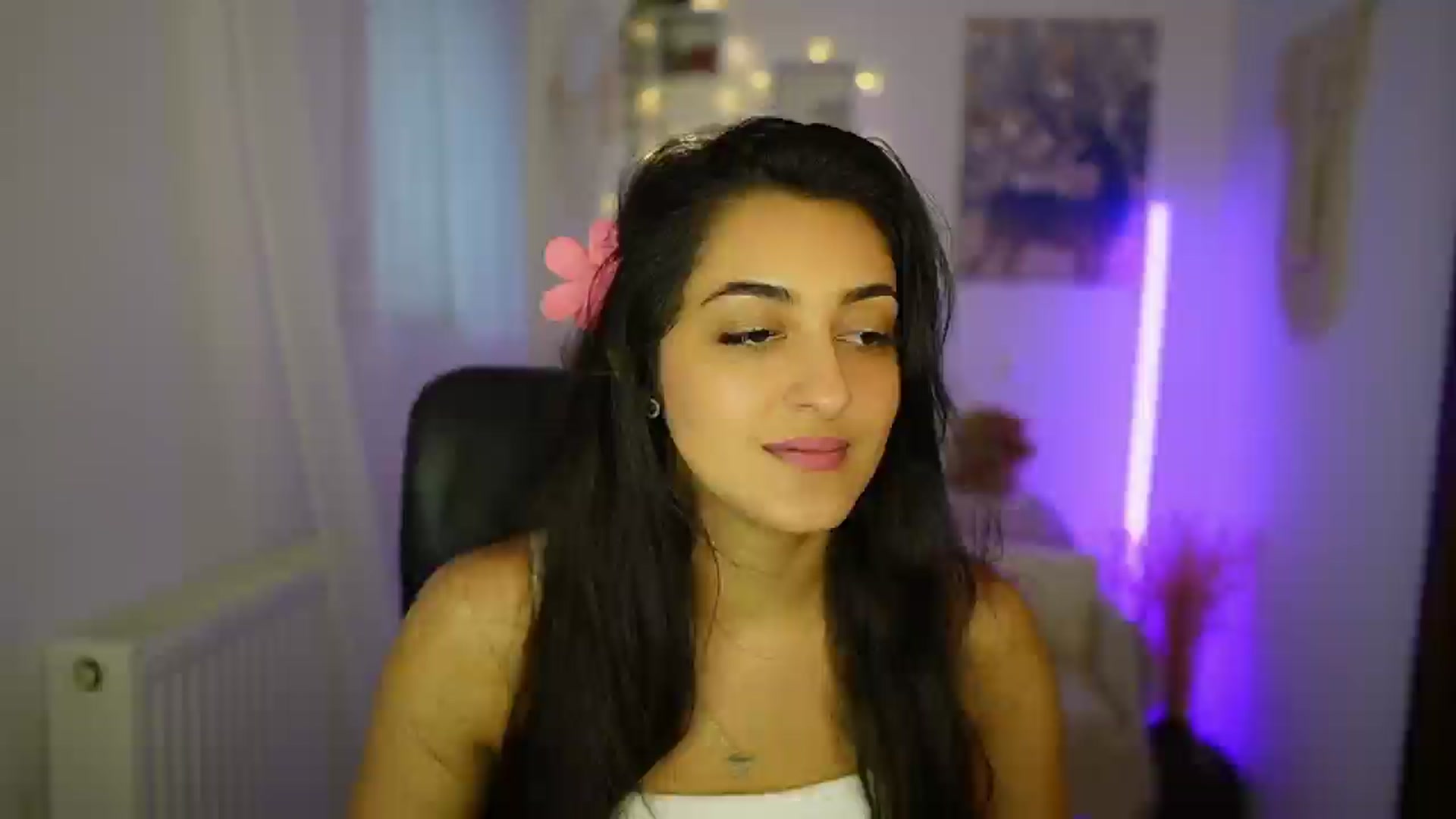 Gallery image thumbnail from Frida_Sante18's myfreecams stream on, 06/28/2024, 17:00 image 17 of 20