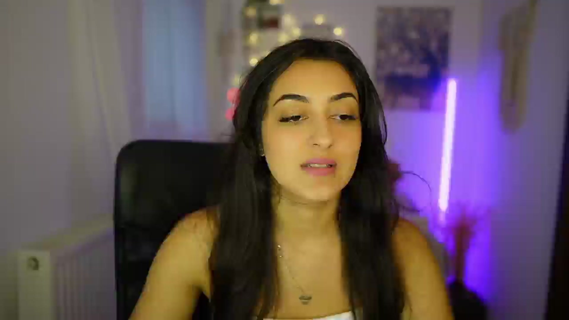 Gallery image thumbnail from Frida_Sante18's myfreecams stream on, 06/28/2024, 17:00 image 7 of 20