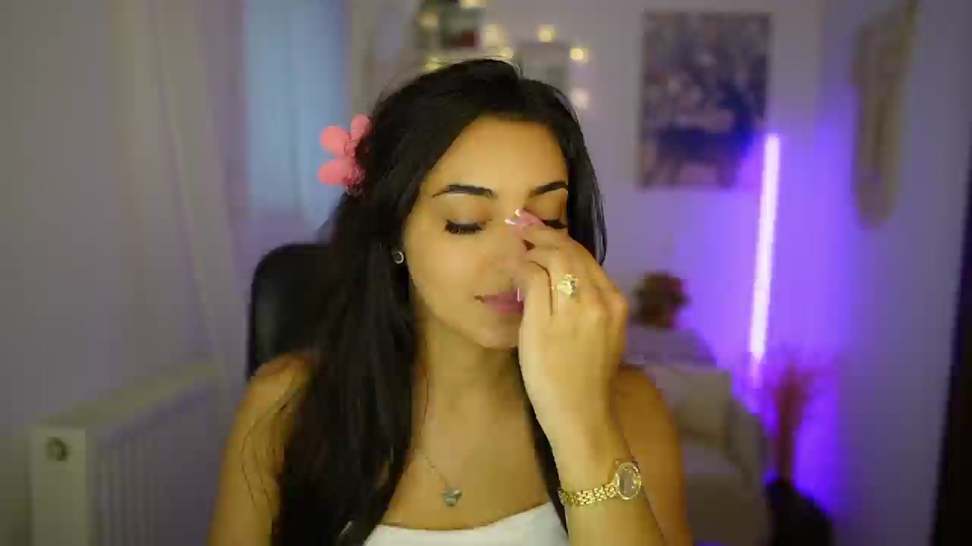 Gallery image thumbnail from Frida_Sante18's myfreecams stream on, 06/28/2024, 17:00 image 13 of 20