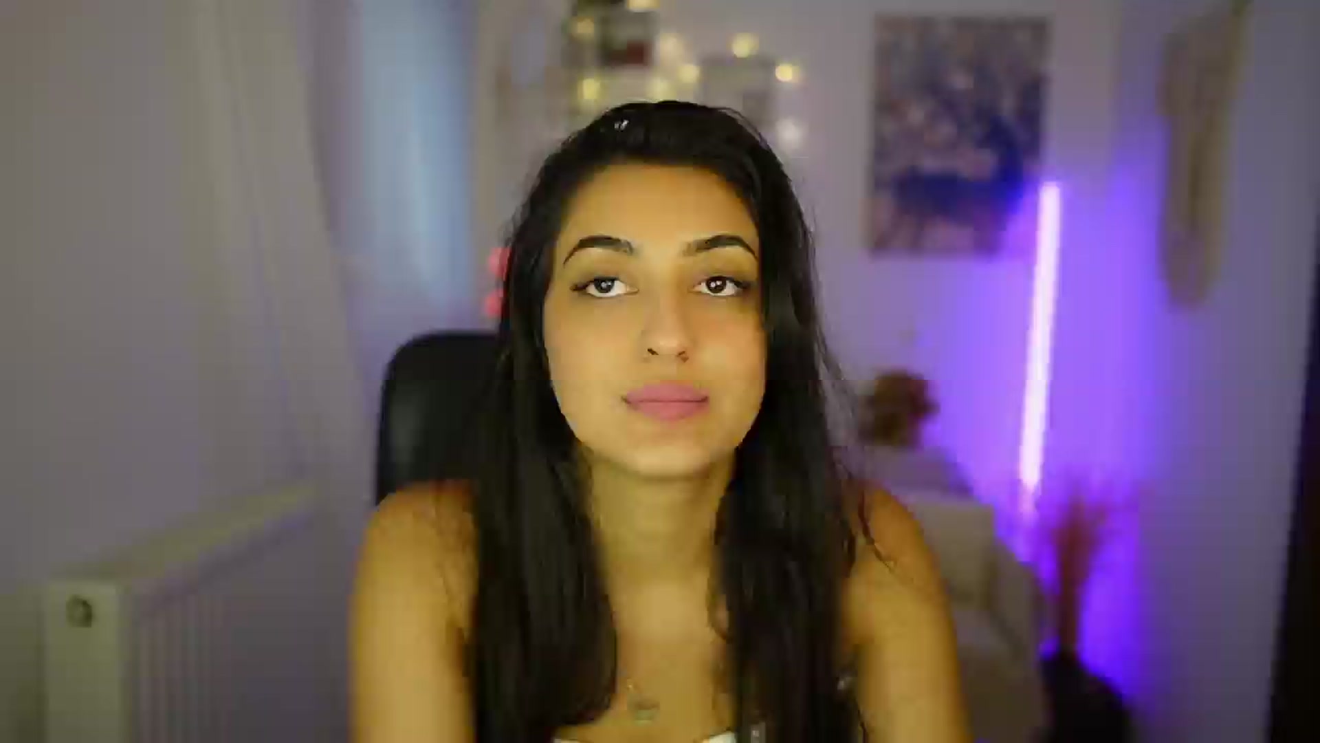 Gallery image thumbnail from Frida_Sante18's myfreecams stream on, 06/28/2024, 17:00 image 19 of 20
