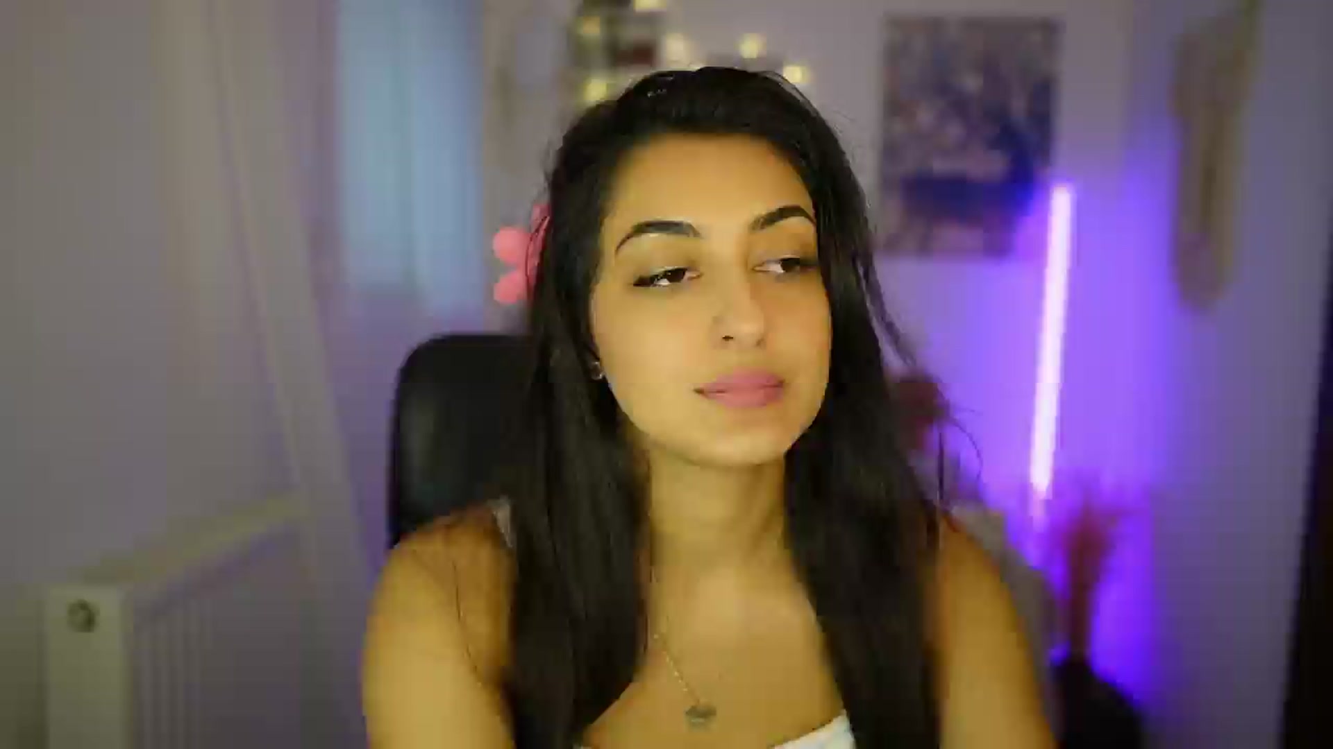 Gallery image thumbnail from Frida_Sante18's myfreecams stream on, 06/28/2024, 17:00 image 15 of 20