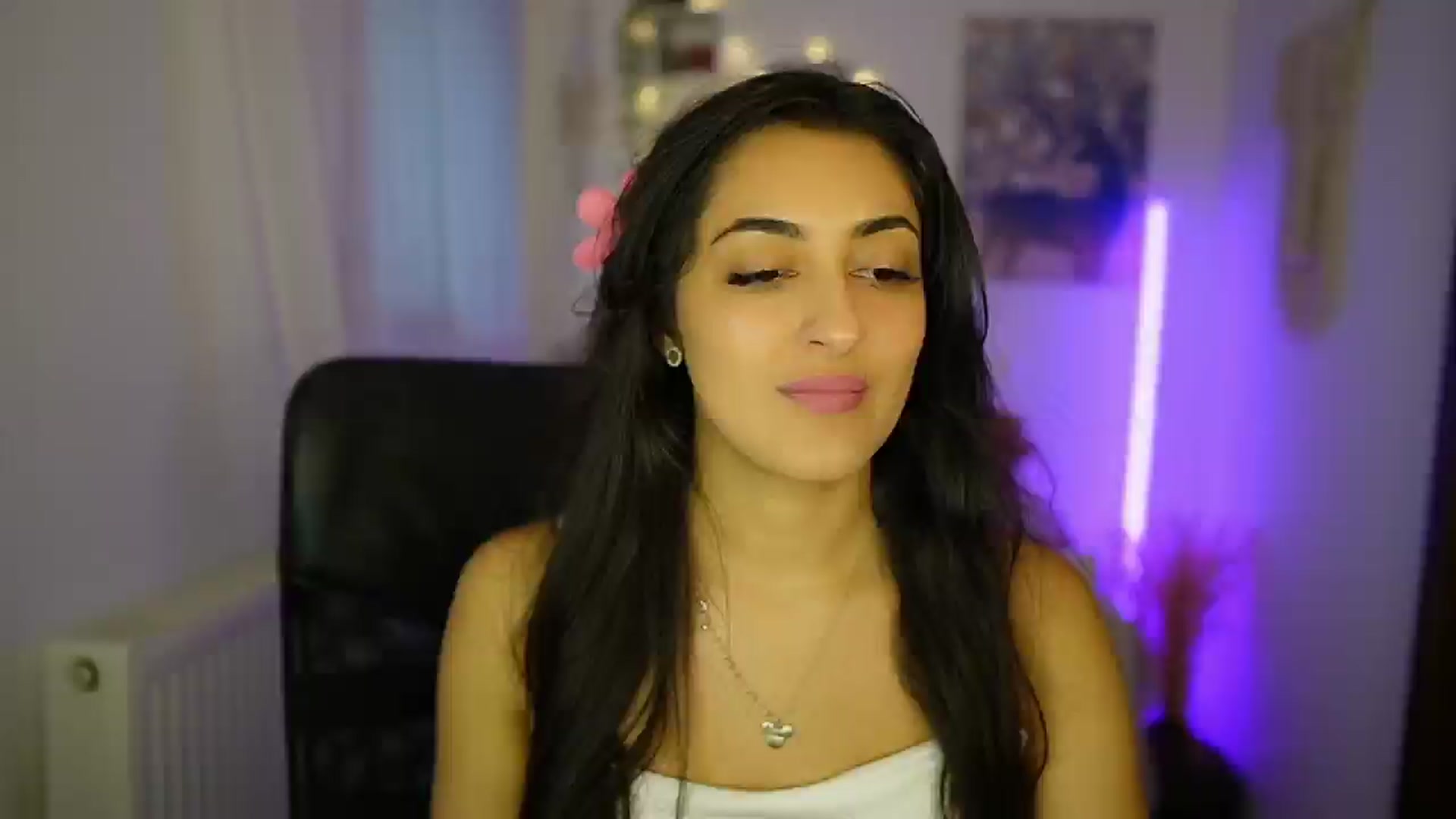 Gallery image thumbnail from Frida_Sante18's myfreecams stream on, 06/28/2024, 17:00 image 8 of 20