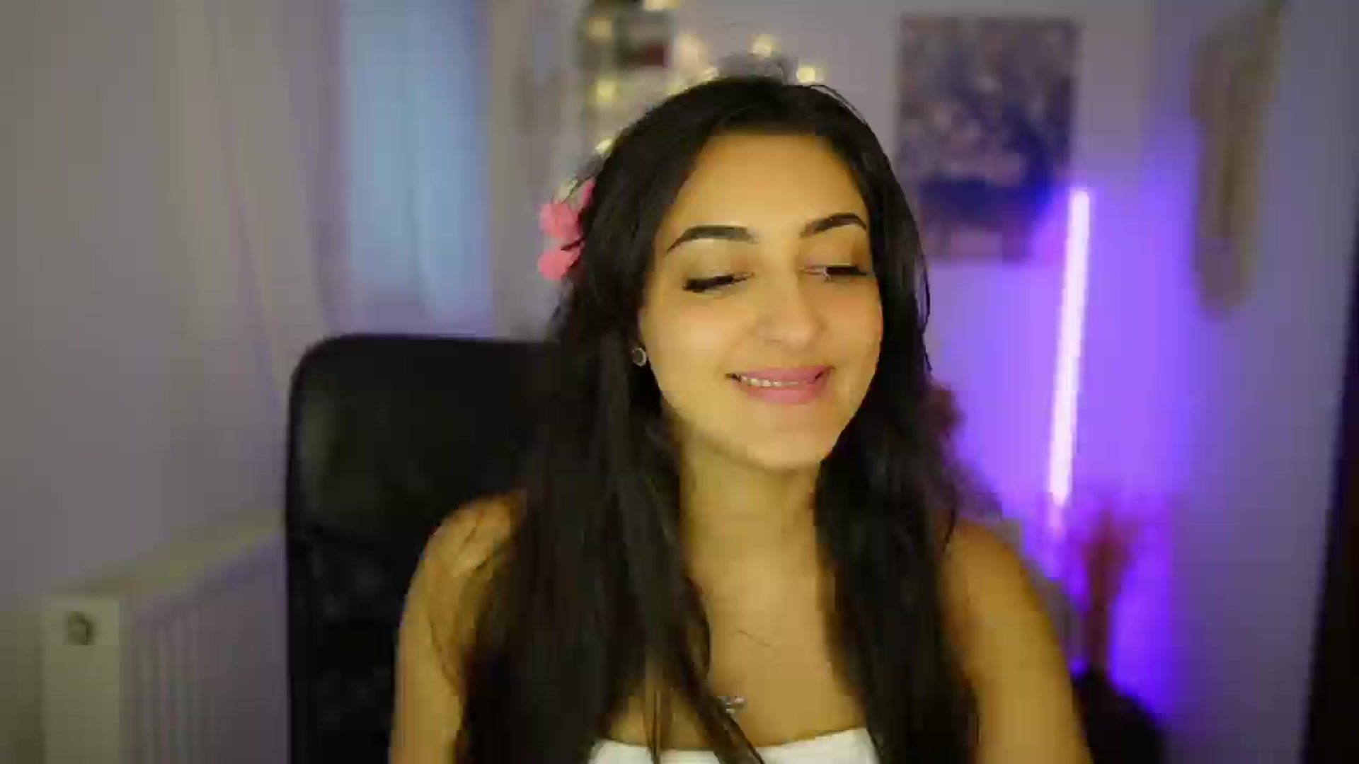Gallery image thumbnail from Frida_Sante18's myfreecams stream on, 06/28/2024, 17:00 image 12 of 20