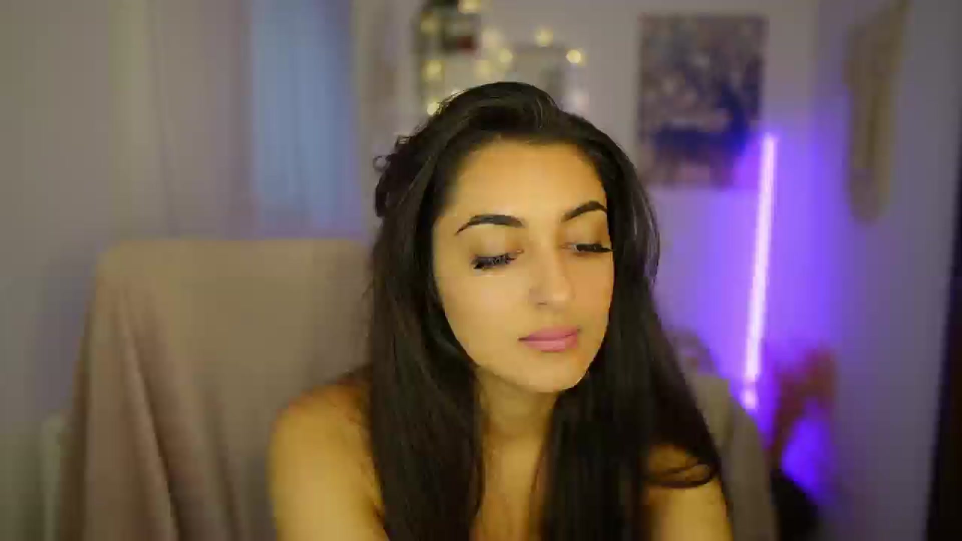 Gallery image thumbnail from Frida_Sante18's myfreecams stream on, 07/02/2024, 17:04 image 17 of 20