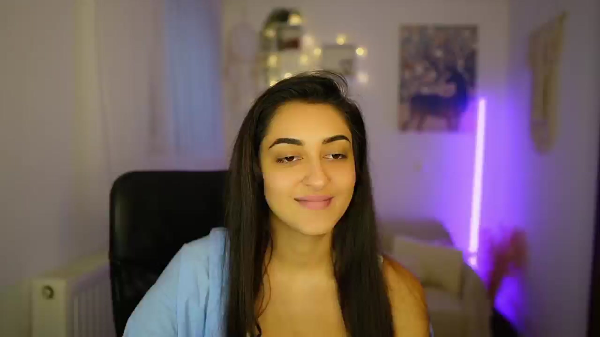 Gallery image thumbnail from Frida_Sante18's myfreecams stream on, 07/04/2024, 16:35 image 5 of 20