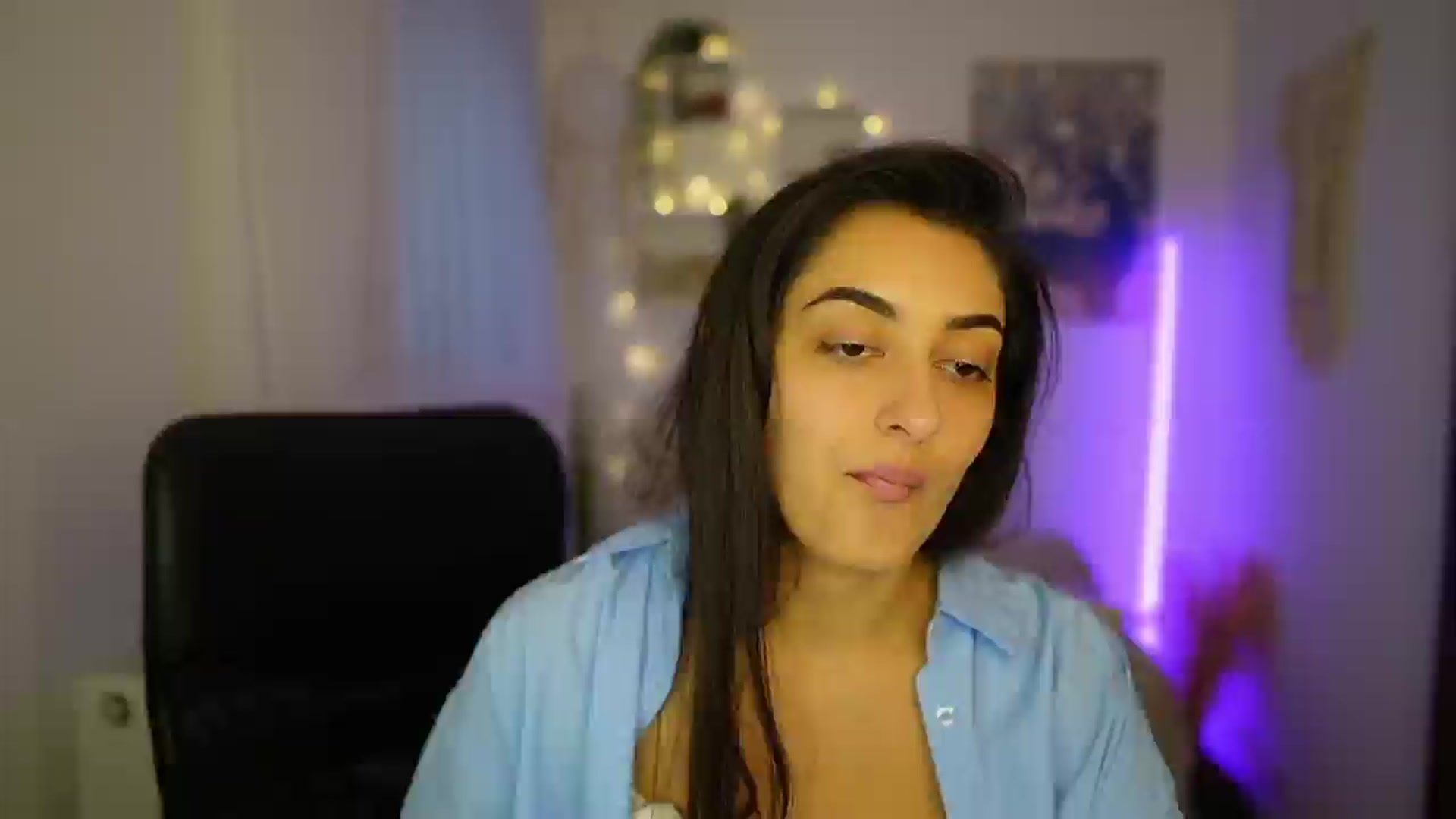 Gallery image thumbnail from Frida_Sante18's myfreecams stream on, 07/04/2024, 16:35 image 12 of 20