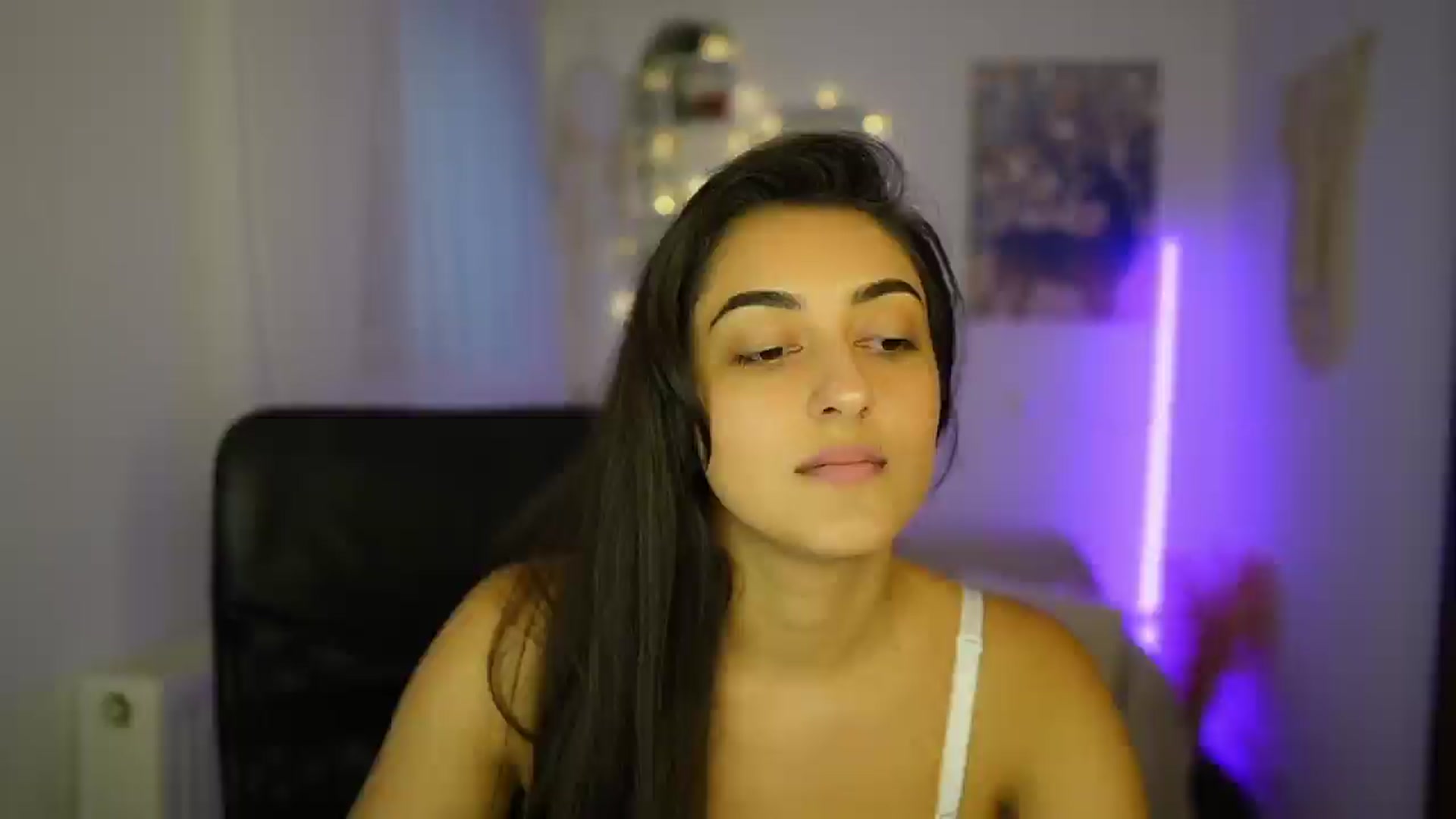 Gallery image thumbnail from Frida_Sante18's myfreecams stream on, 07/04/2024, 16:35 image 15 of 20