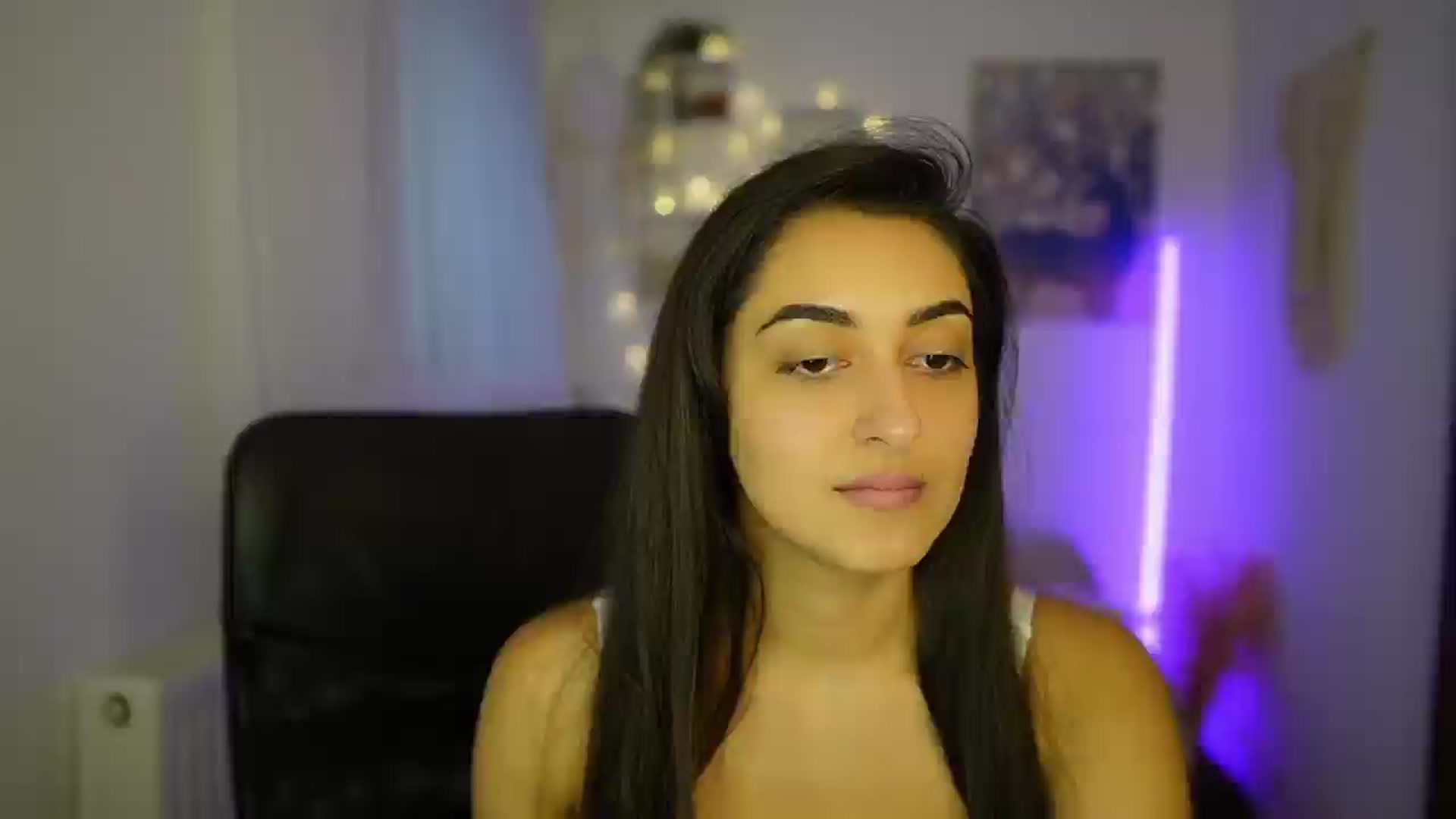 Gallery image thumbnail from Frida_Sante18's myfreecams stream on, 07/04/2024, 16:35 image 20 of 20