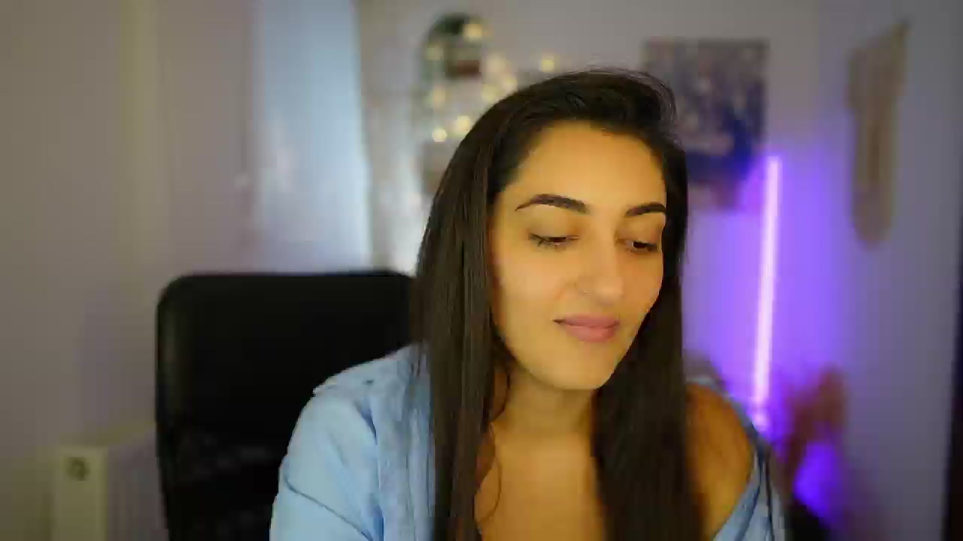 Gallery image thumbnail from Frida_Sante18's myfreecams stream on, 07/04/2024, 16:35 image 2 of 20