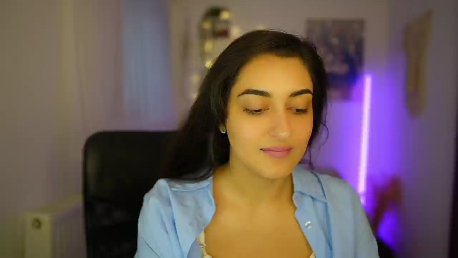 Gallery image thumbnail from Frida_Sante18's myfreecams stream on, 07/04/2024, 17:59 image 7 of 20