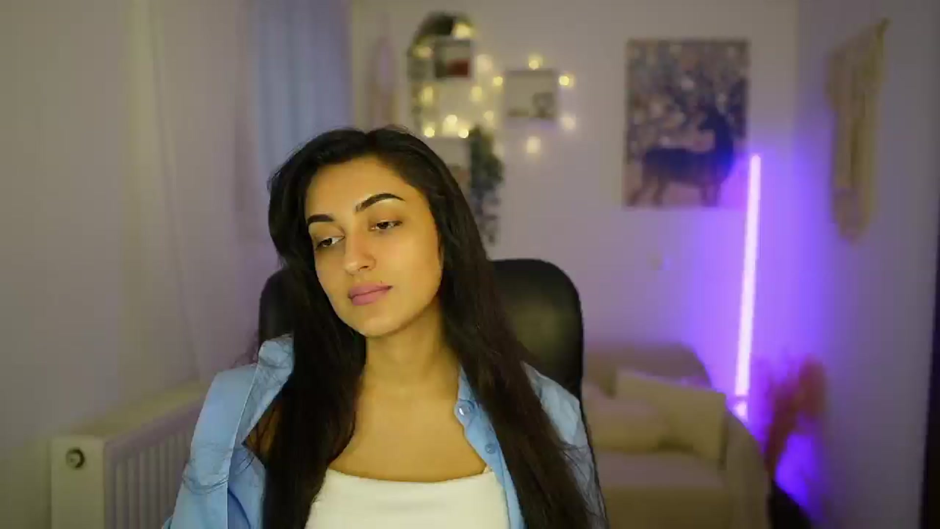 Gallery image thumbnail from Frida_Sante18's myfreecams stream on, 07/04/2024, 17:59 image 17 of 20