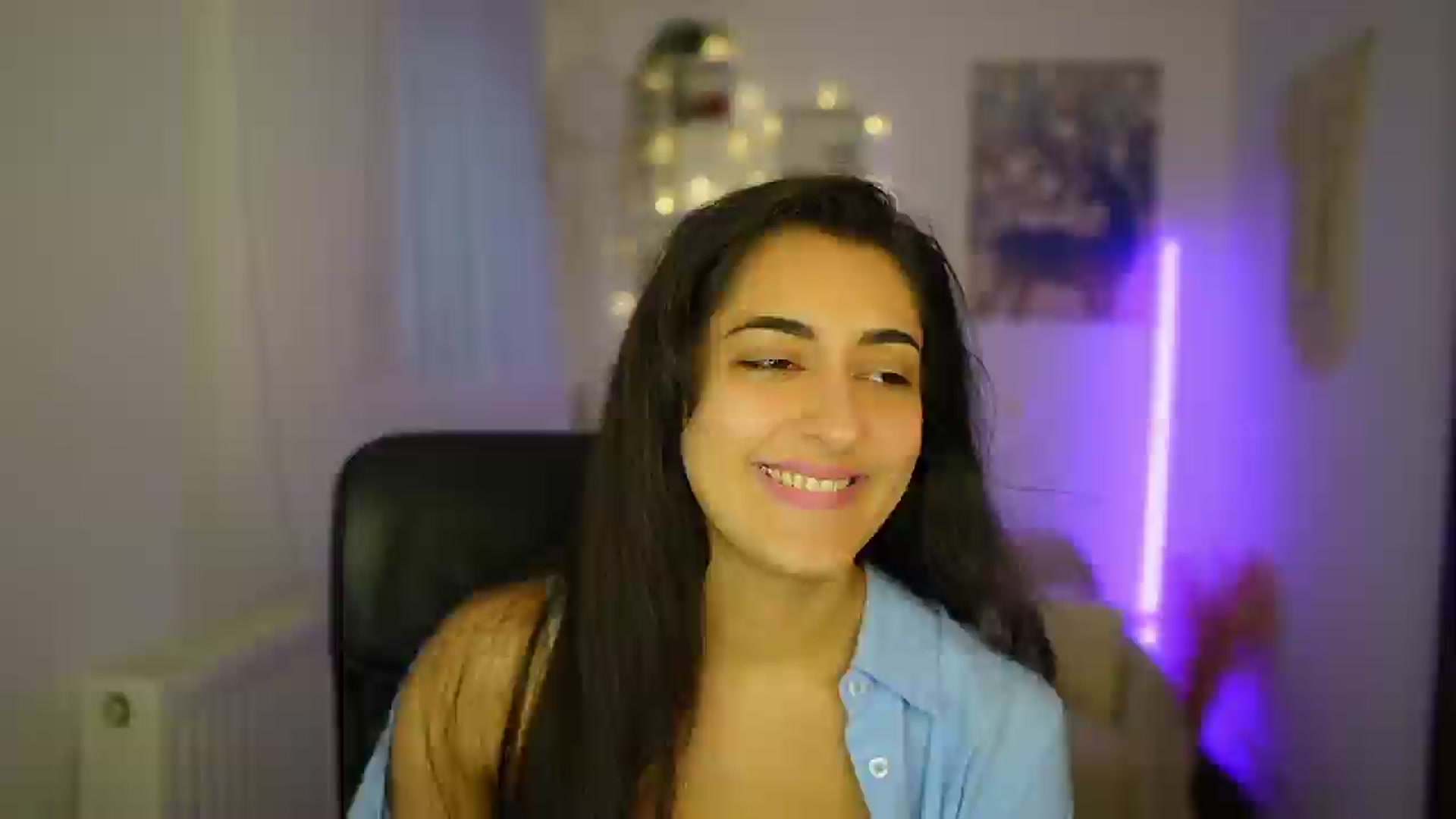 Gallery image thumbnail from Frida_Sante18's myfreecams stream on, 07/04/2024, 17:59 image 14 of 20