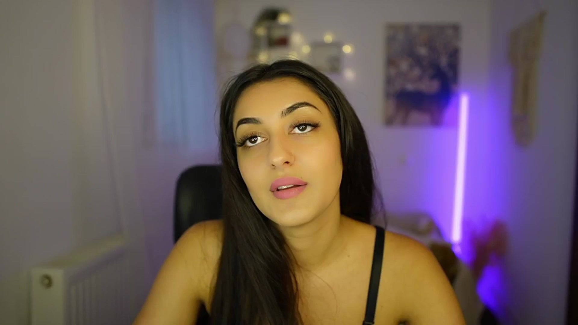 Gallery image thumbnail from Frida_Sante18's myfreecams stream on, 07/05/2024, 15:03 image 15 of 20