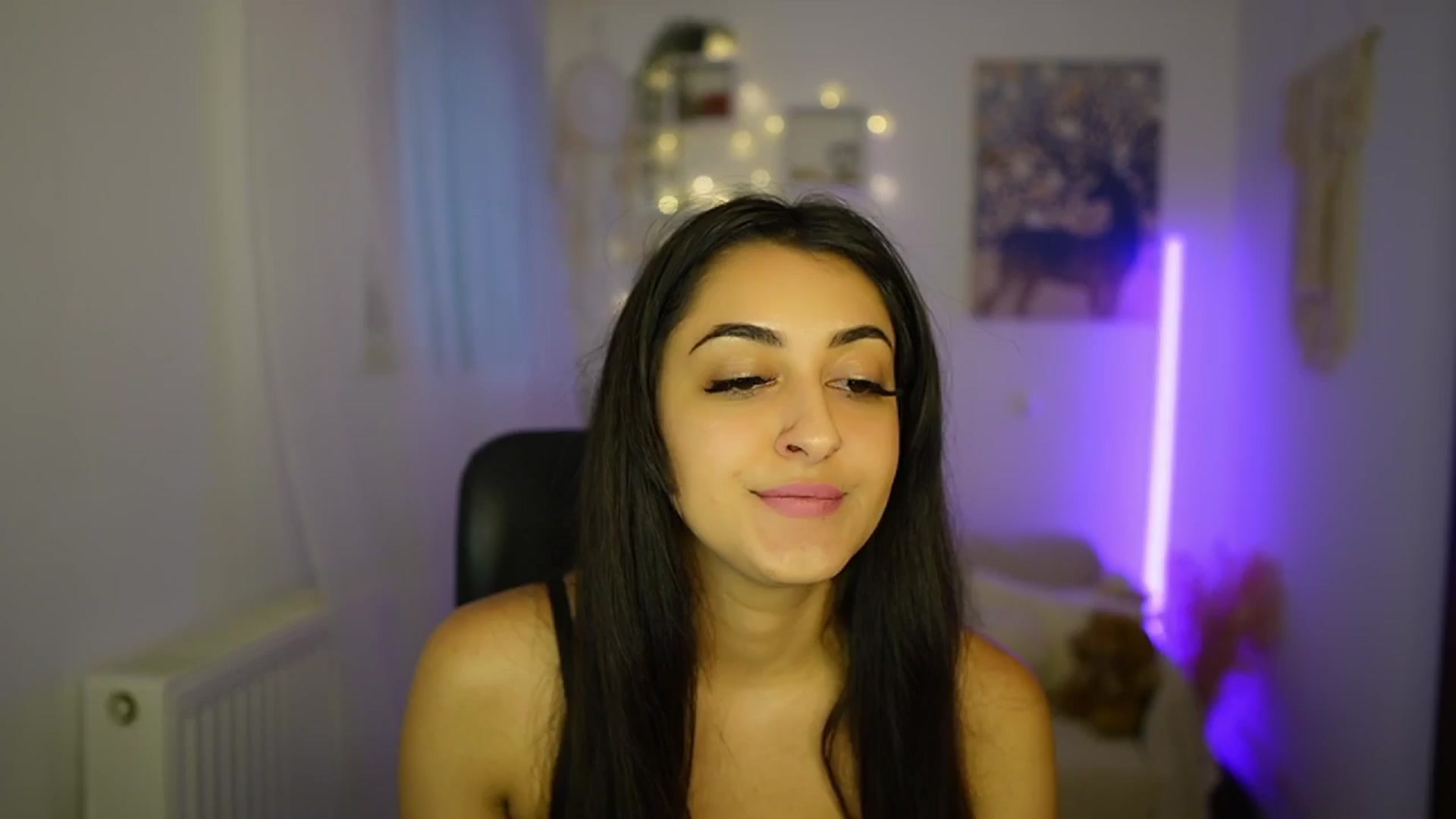 Gallery image thumbnail from Frida_Sante18's myfreecams stream on, 07/05/2024, 16:43 image 7 of 20