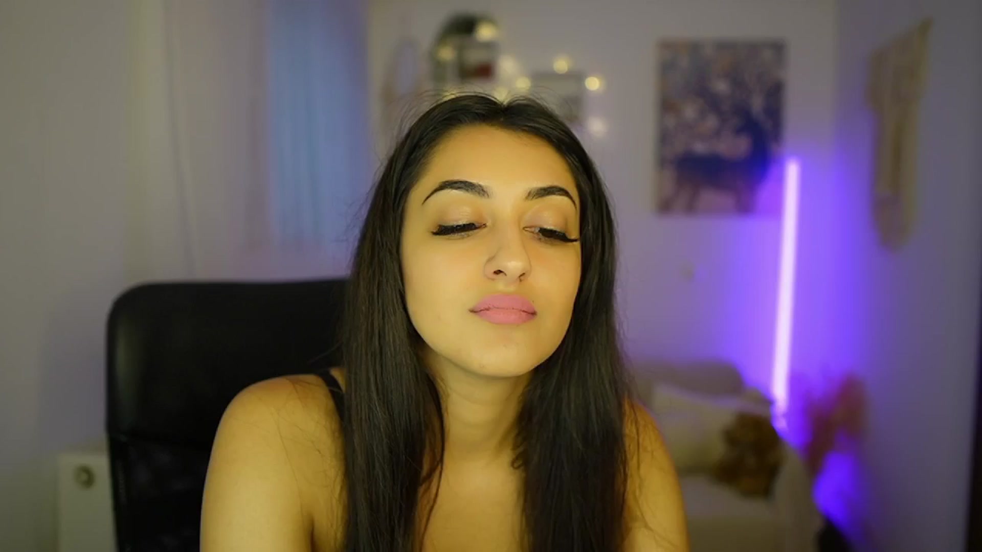 Gallery image thumbnail from Frida_Sante18's myfreecams stream on, 07/05/2024, 16:43 image 13 of 20