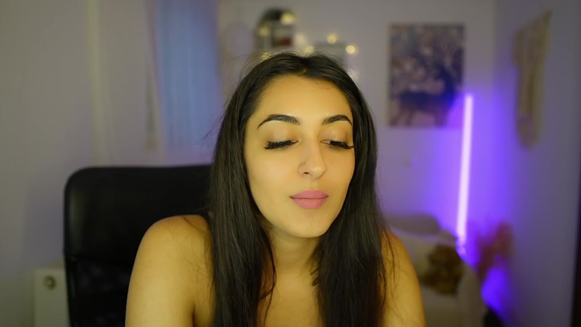 Gallery image thumbnail from Frida_Sante18's myfreecams stream on, 07/05/2024, 16:43 image 14 of 20